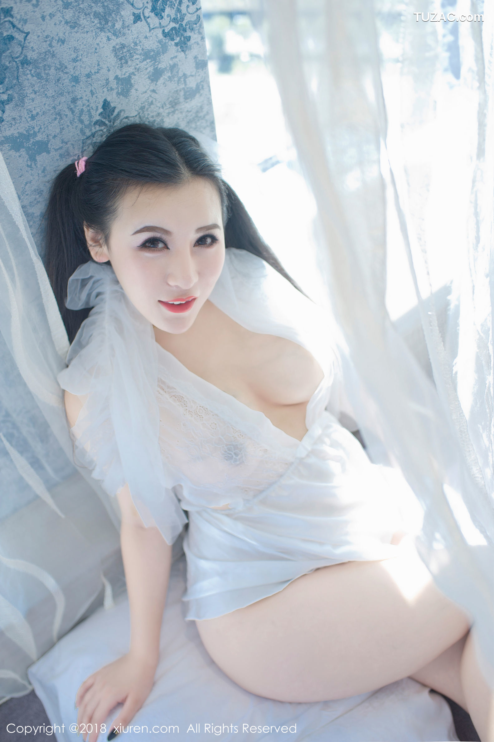 XiuRen秀人网-1034-Model伊若-《蕾丝开胸睡衣和蓝色死库水》-2018.06.04