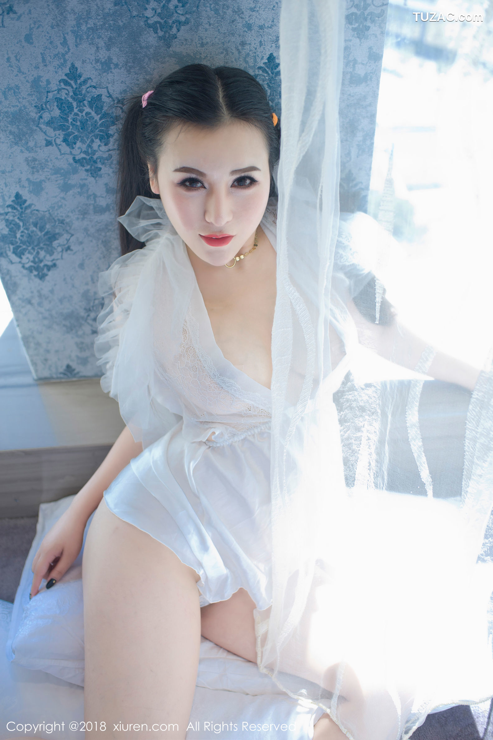 XiuRen秀人网-1034-Model伊若-《蕾丝开胸睡衣和蓝色死库水》-2018.06.04