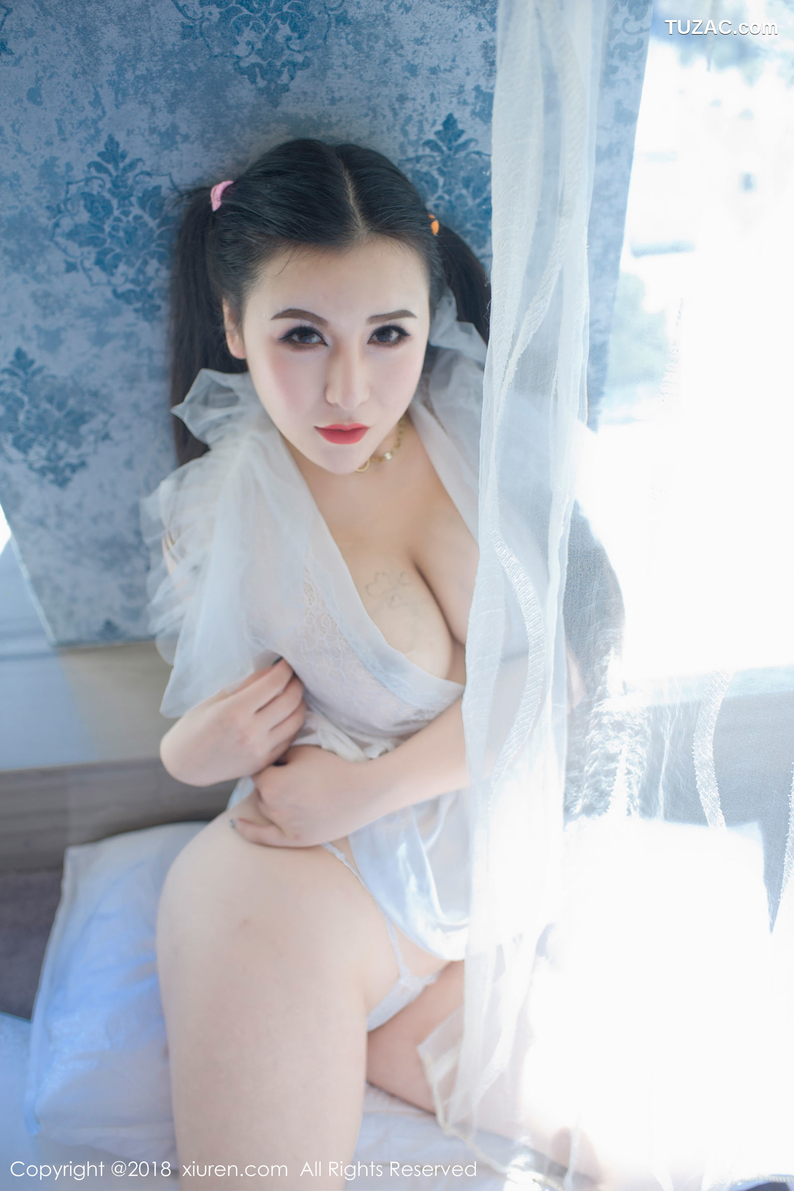 XiuRen秀人网-1034-Model伊若-《蕾丝开胸睡衣和蓝色死库水》-2018.06.04