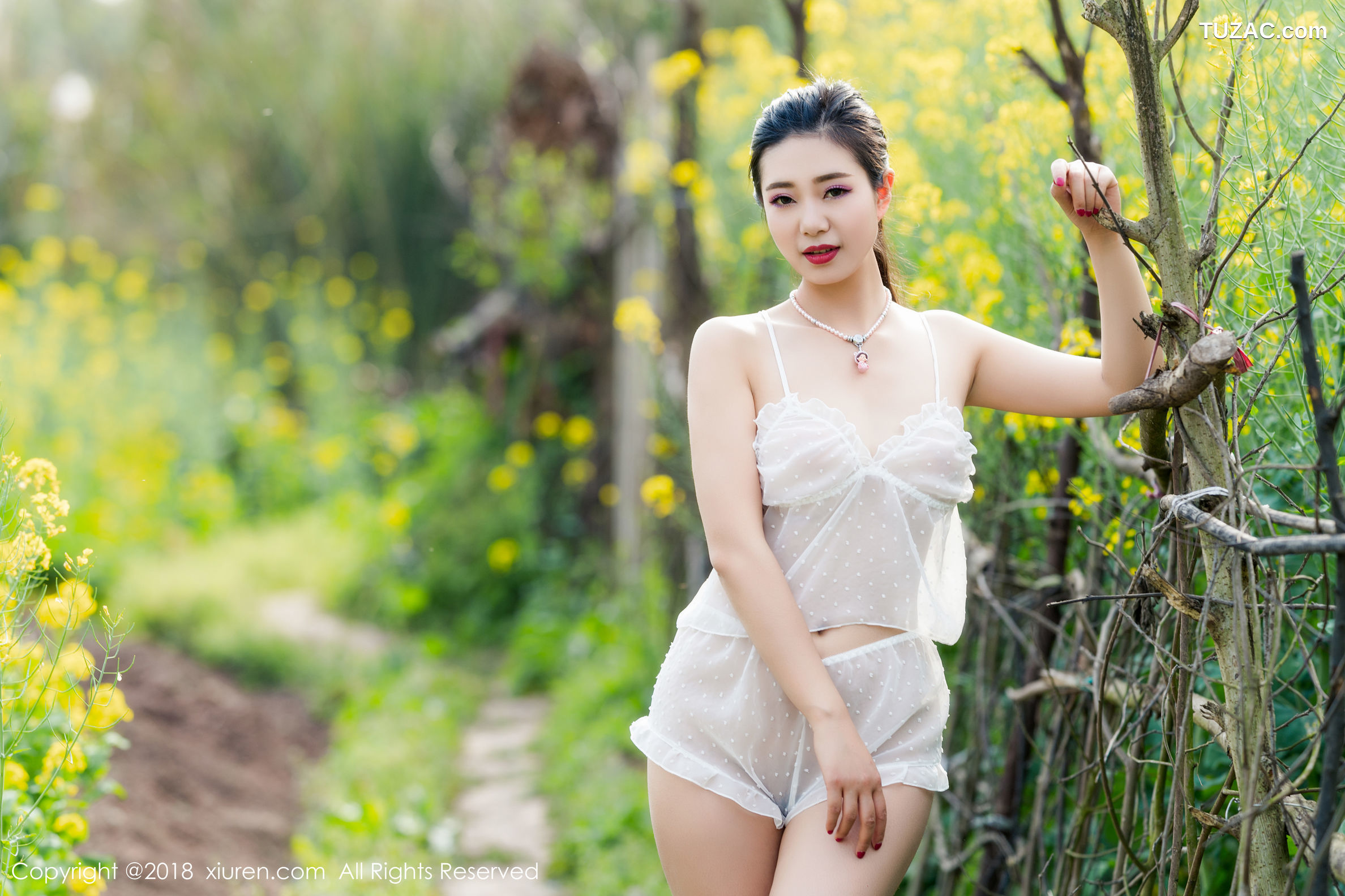 XiuRen秀人网-1058-宋Kiki-《郊外性感人体摄影写真》-2018.06.29