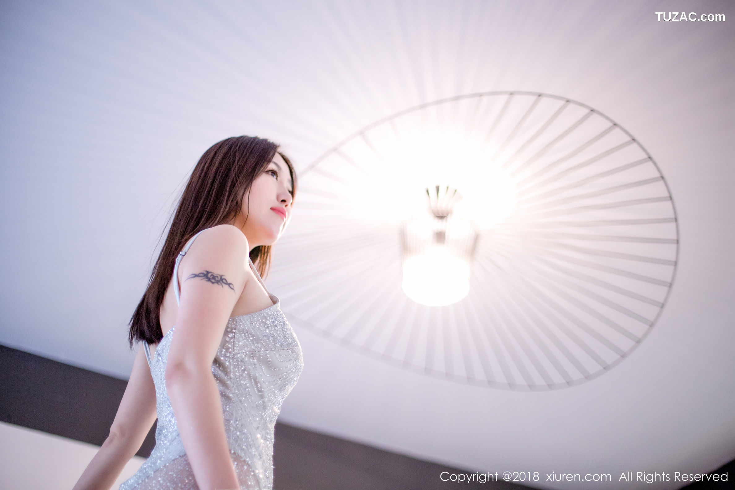 XiuRen秀人网-1072-模特艺文Eva-《颜值与身材兼具的美女》-2018.07.10