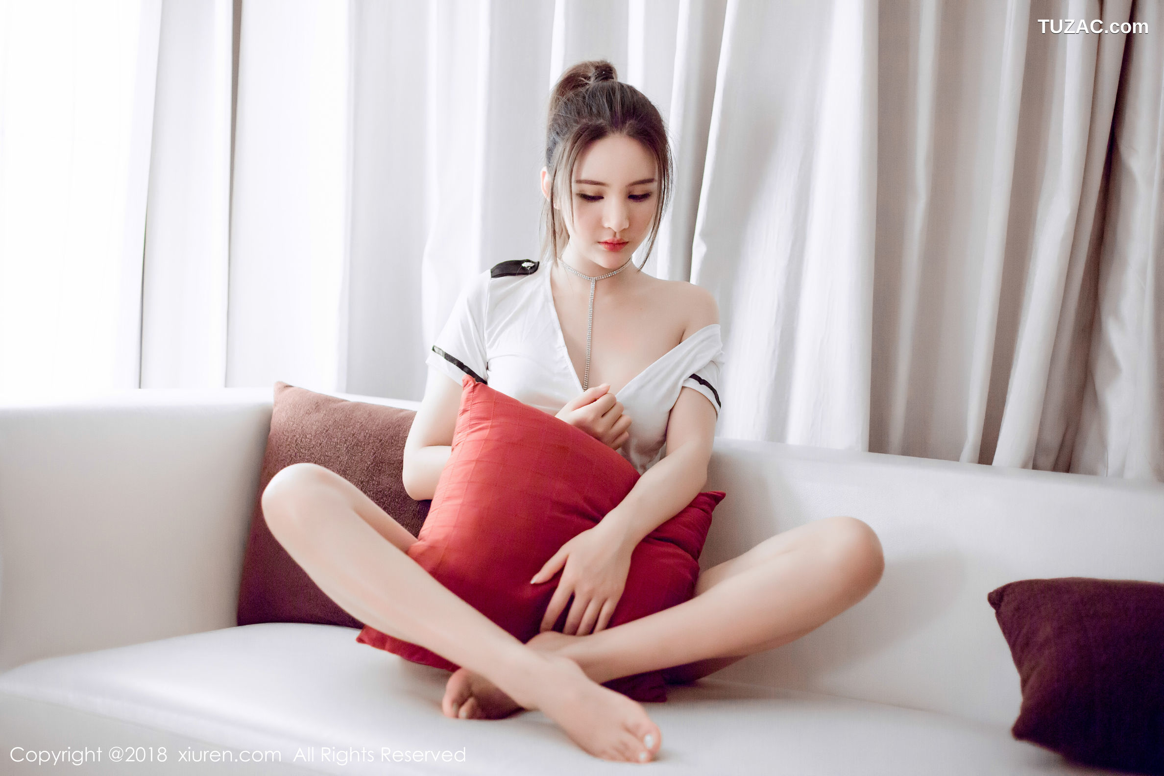 XiuRen秀人网-1082-尹菲-《大尺度乳贴私房》-2018.07.16