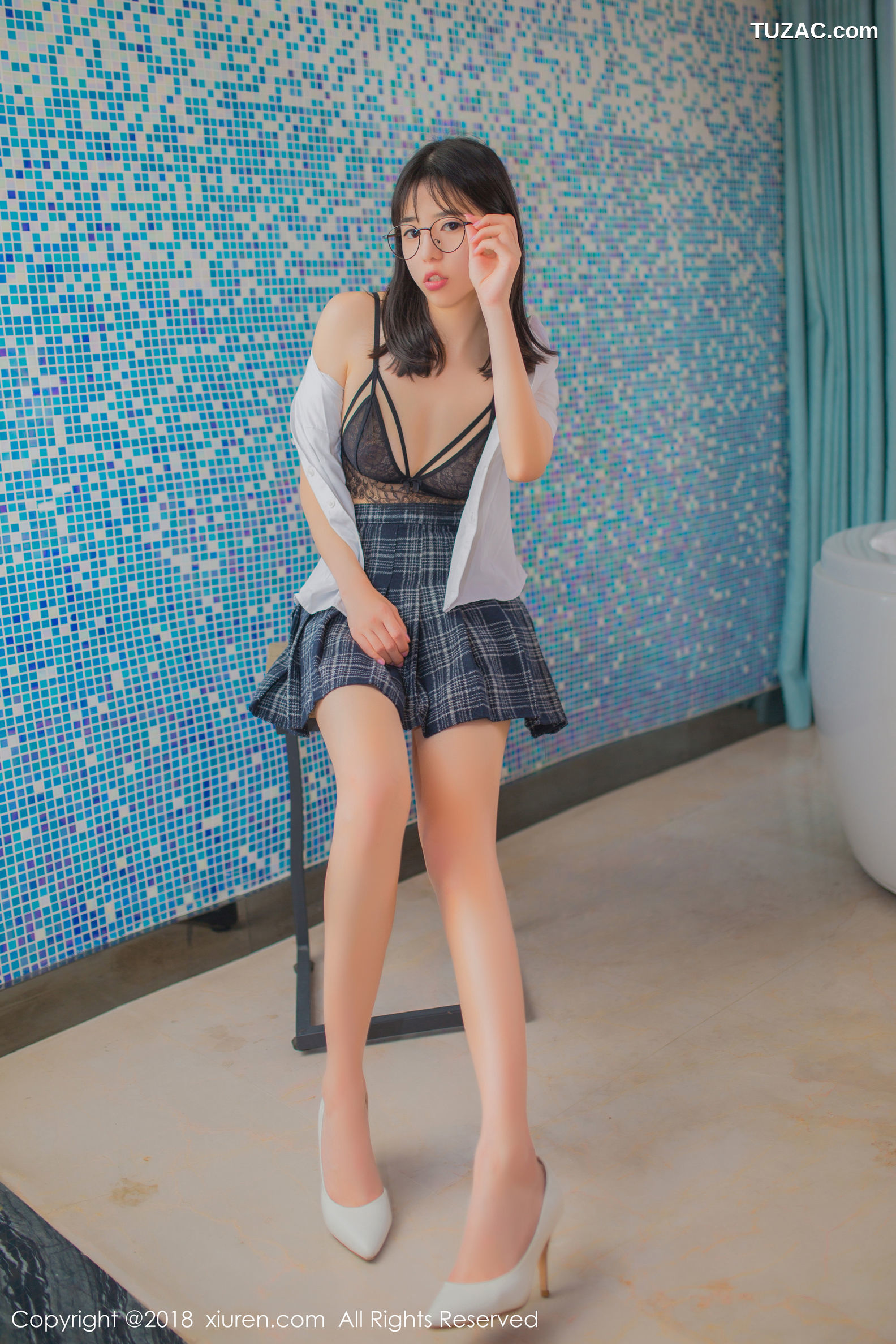 XiuRen秀人网-1094-艾栗栗栗栗栗栗吖-《学生制服诱惑-清新可人的外拍》-2018.07.24
