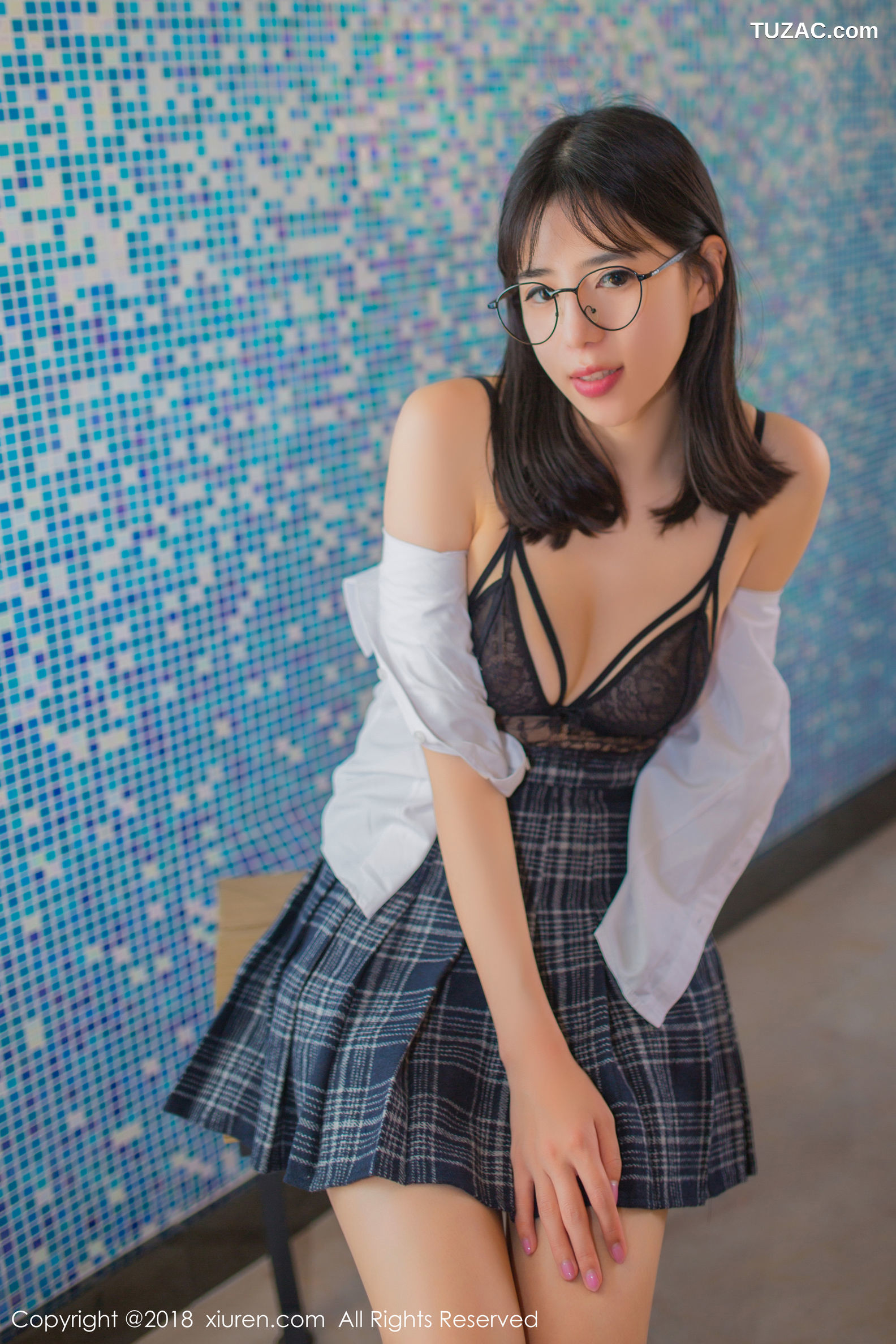 XiuRen秀人网-1094-艾栗栗栗栗栗栗吖-《学生制服诱惑-清新可人的外拍》-2018.07.24