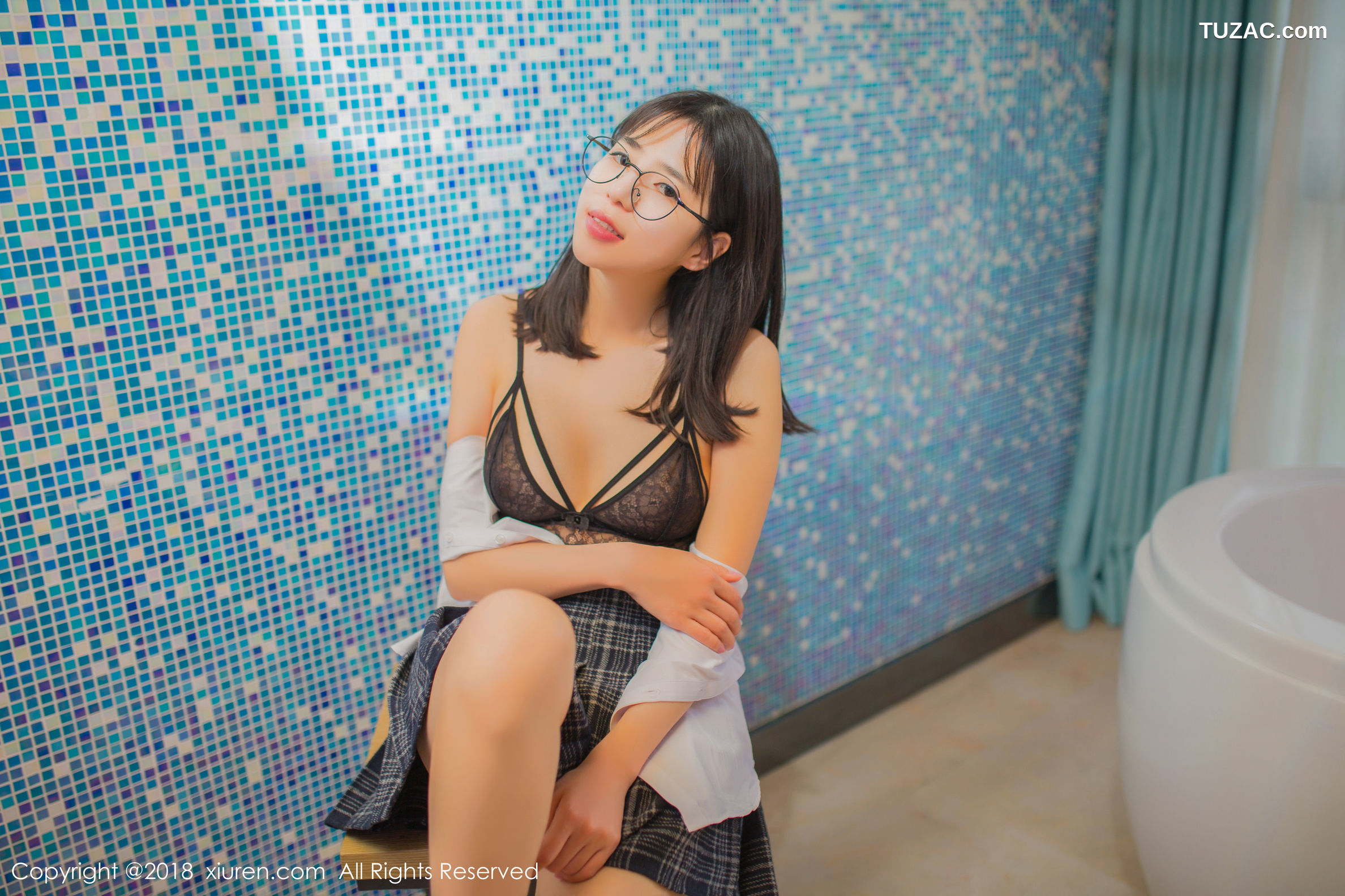 XiuRen秀人网-1094-艾栗栗栗栗栗栗吖-《学生制服诱惑-清新可人的外拍》-2018.07.24