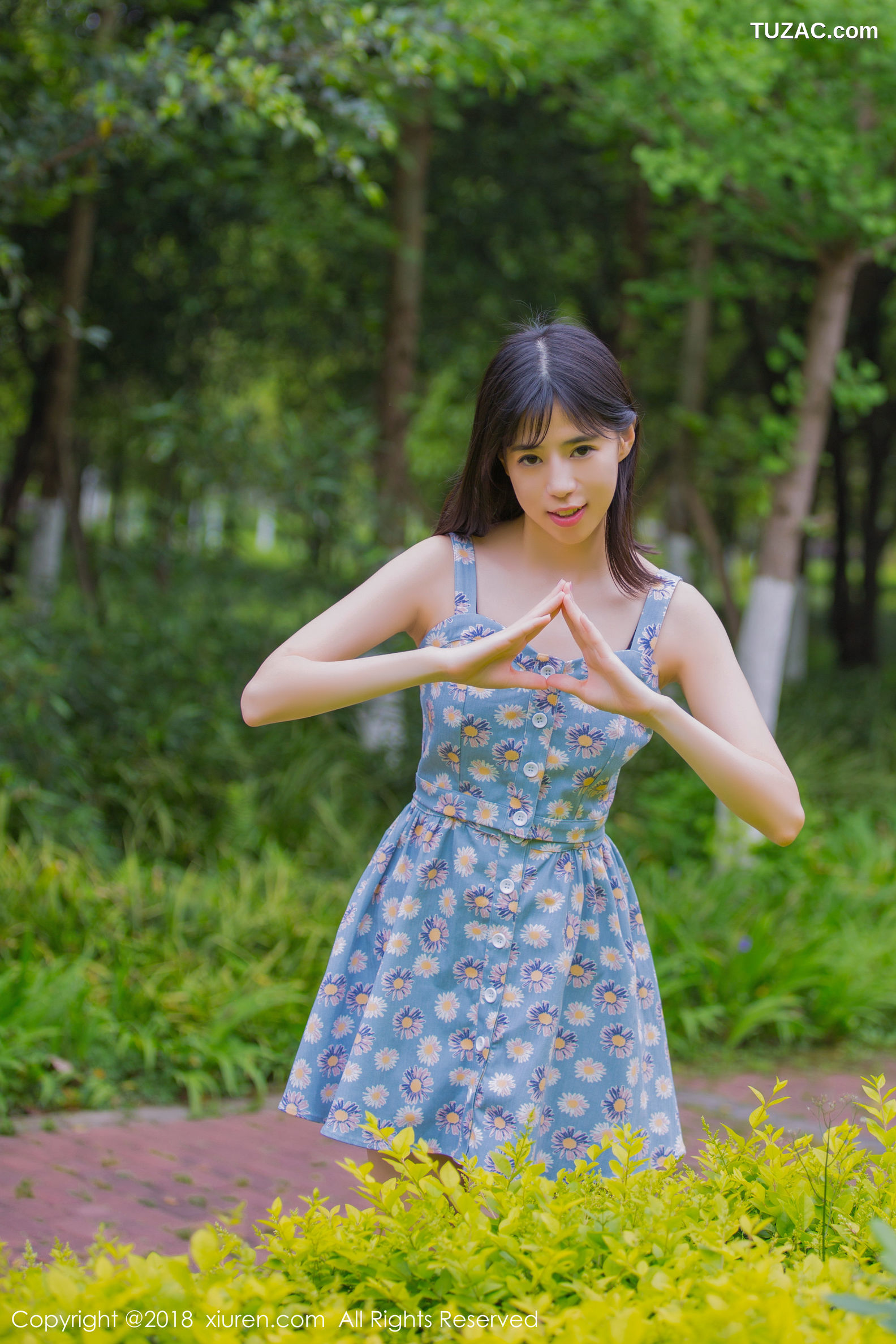 XiuRen秀人网-1094-艾栗栗栗栗栗栗吖-《学生制服诱惑-清新可人的外拍》-2018.07.24