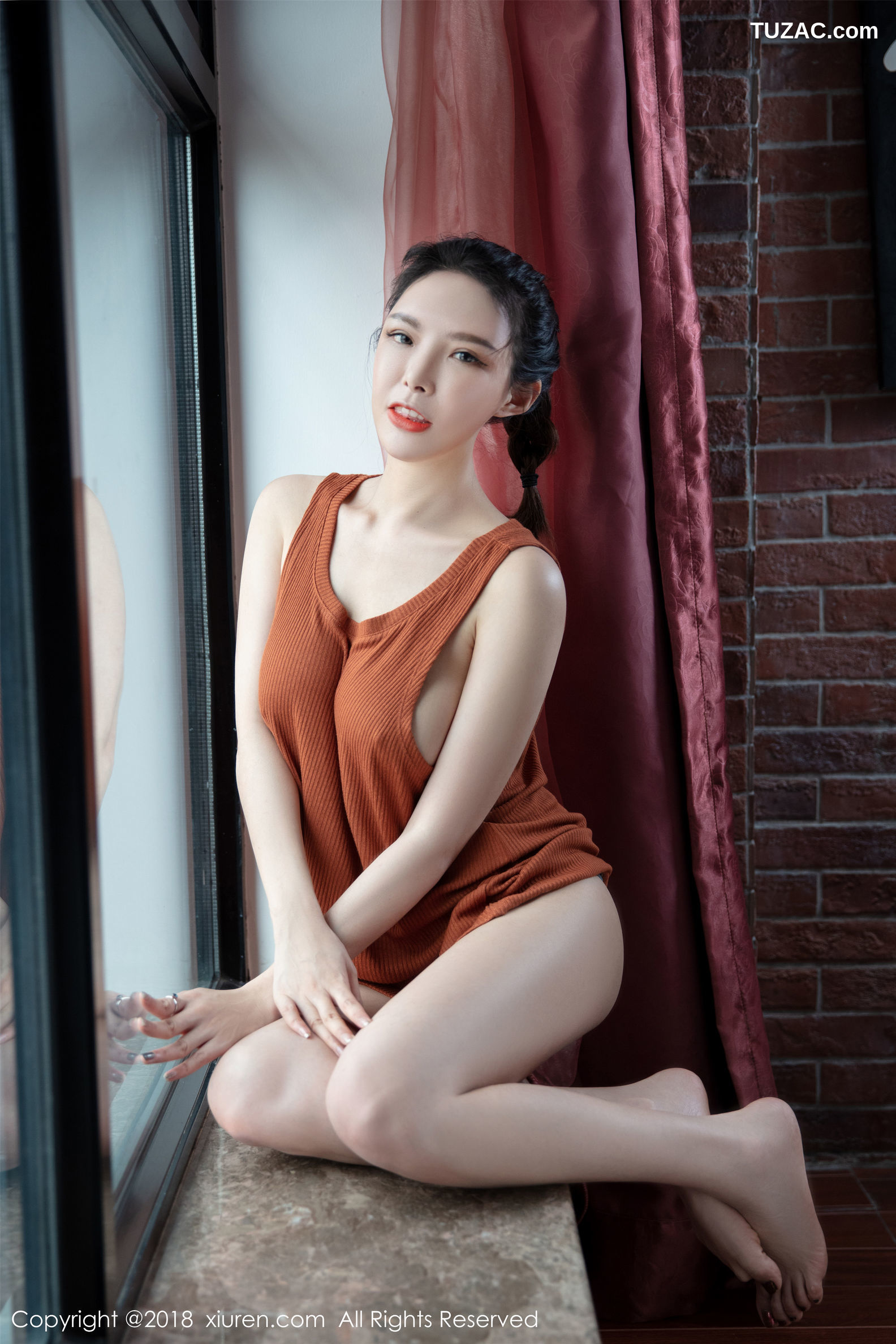 XiuRen秀人网-1140-夏小秋秋秋-《深V半露的酥胸》-2018.08.30