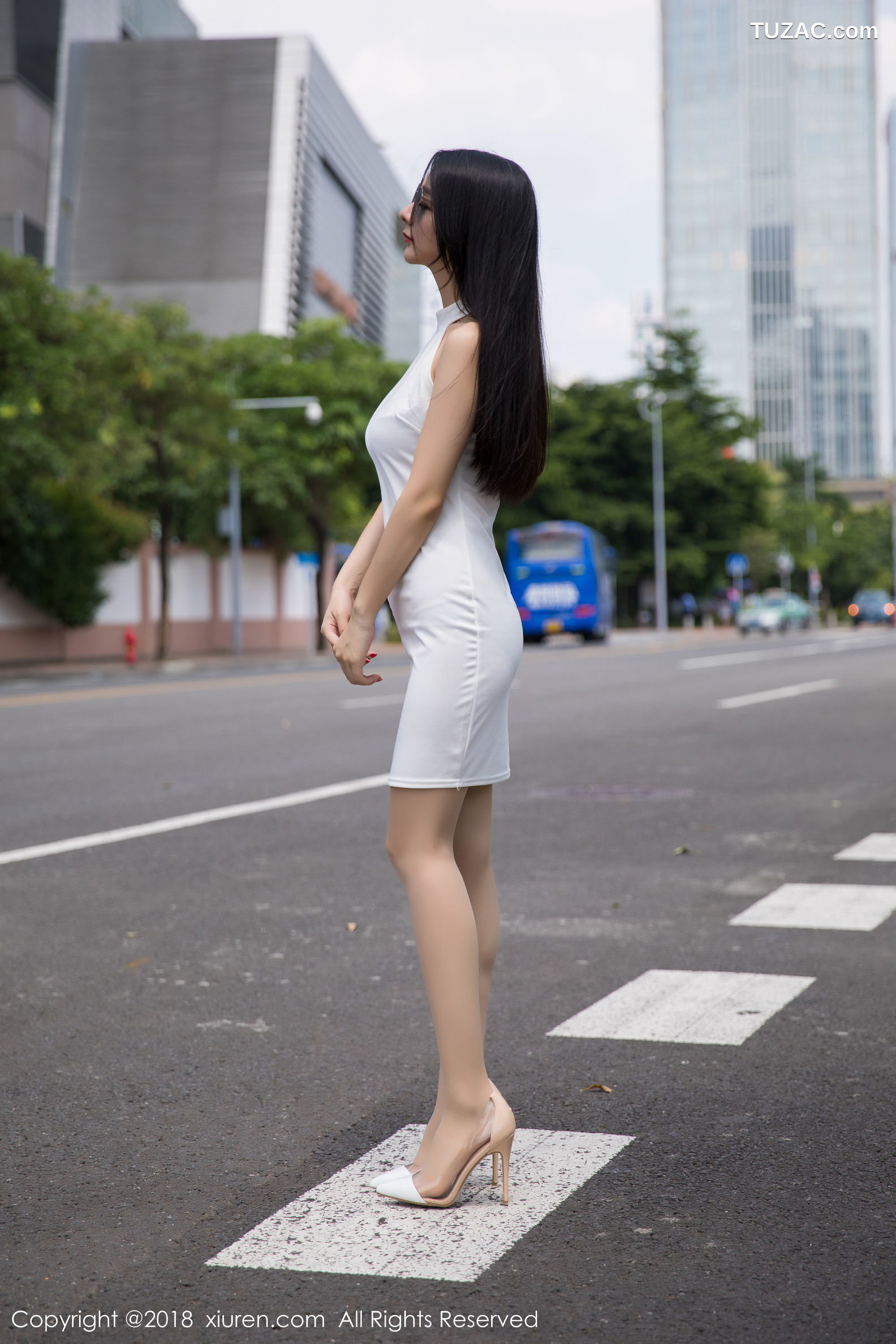 XiuRen秀人网-1149-小热巴-《车拍丝袜系列极致诱惑》-2018.09.05