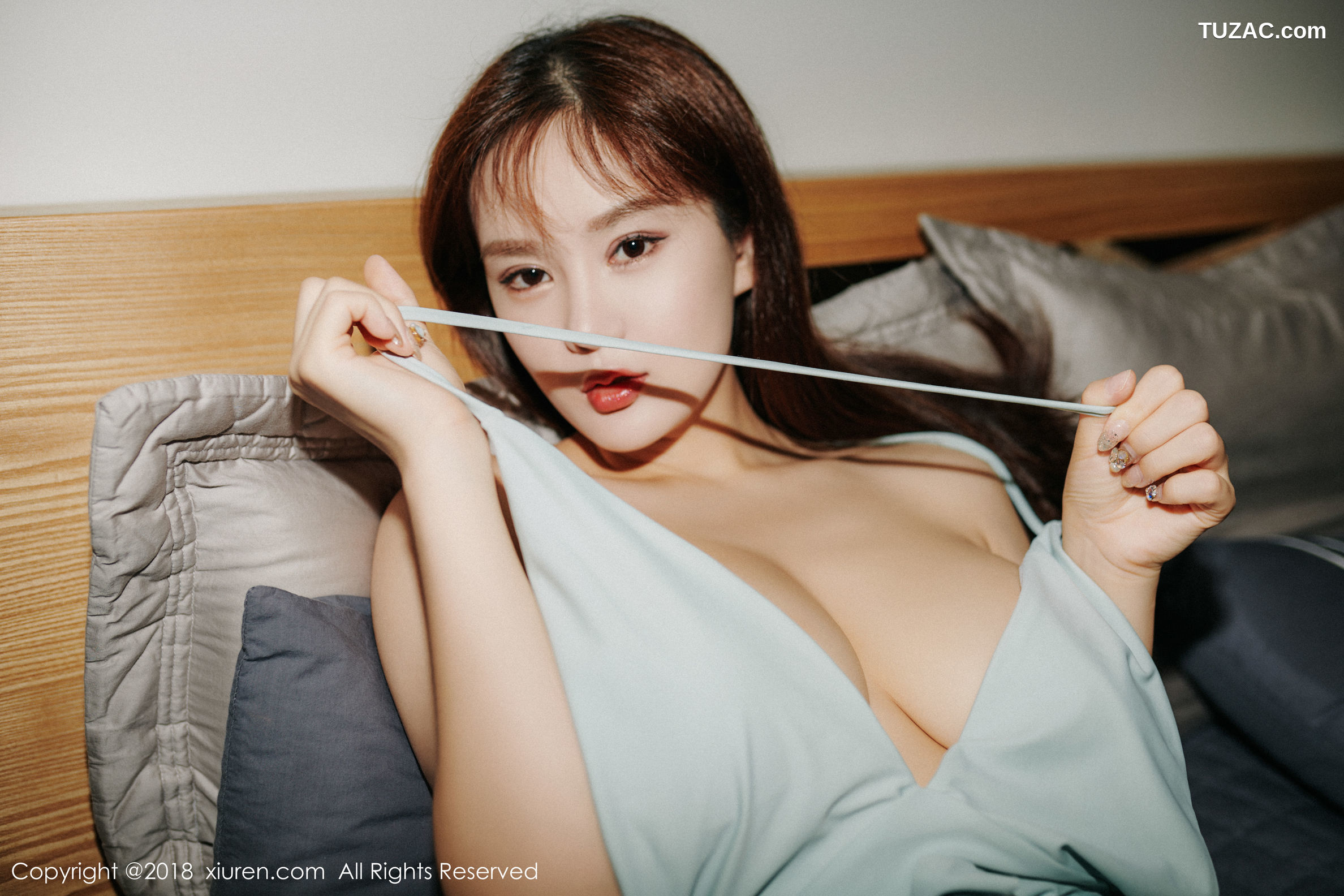 XiuRen秀人网-1216-易阳-《巨乳女神的超人类惹火身材》-2018.11.02