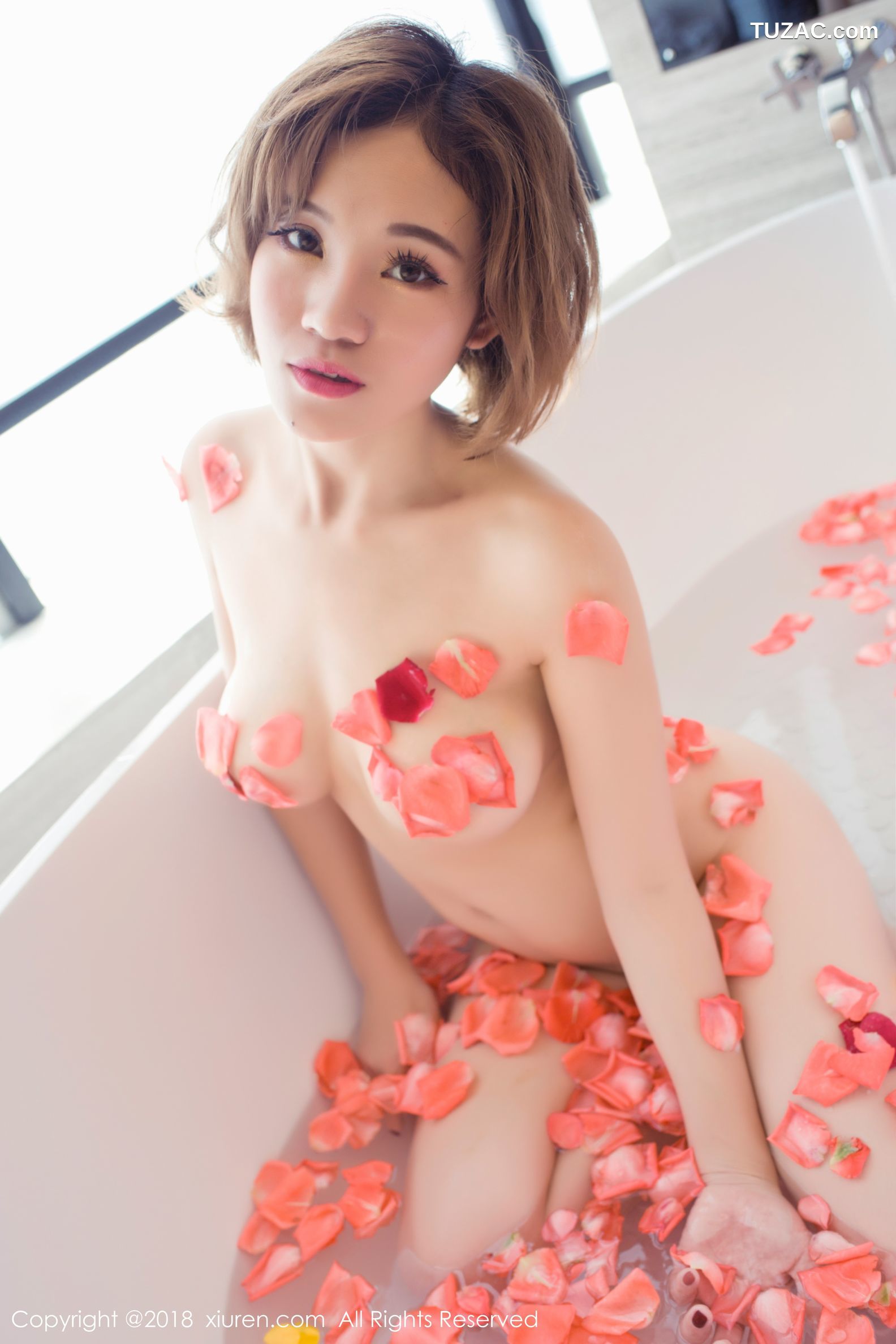 XiuRen秀人网-1218-多香子-《黑色皮条SM诱惑和粉红色玫瑰花浴》-2018.11.05