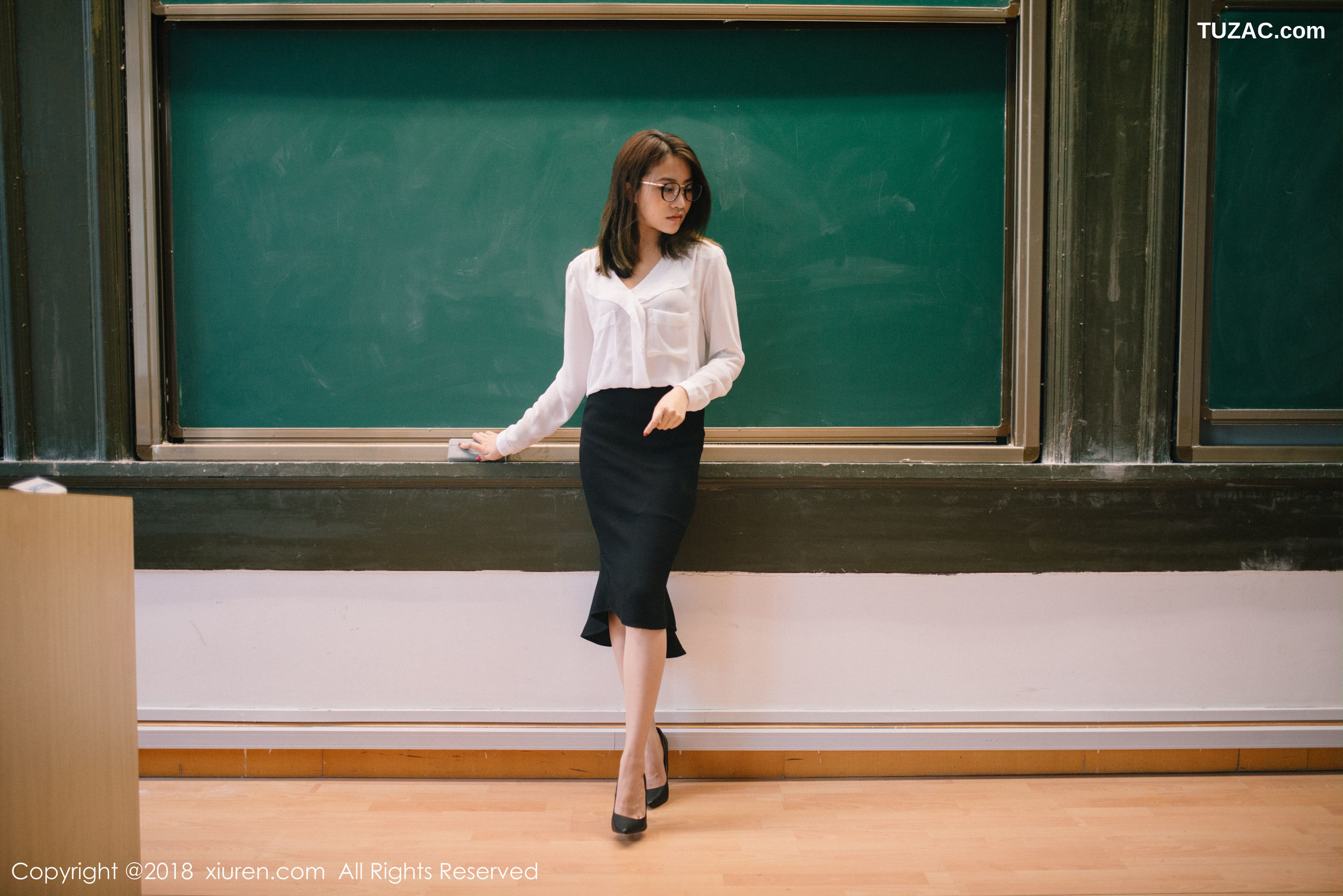 XiuRen秀人网-1267-许诺-《教师OL制服主题系列》-2018.12.14