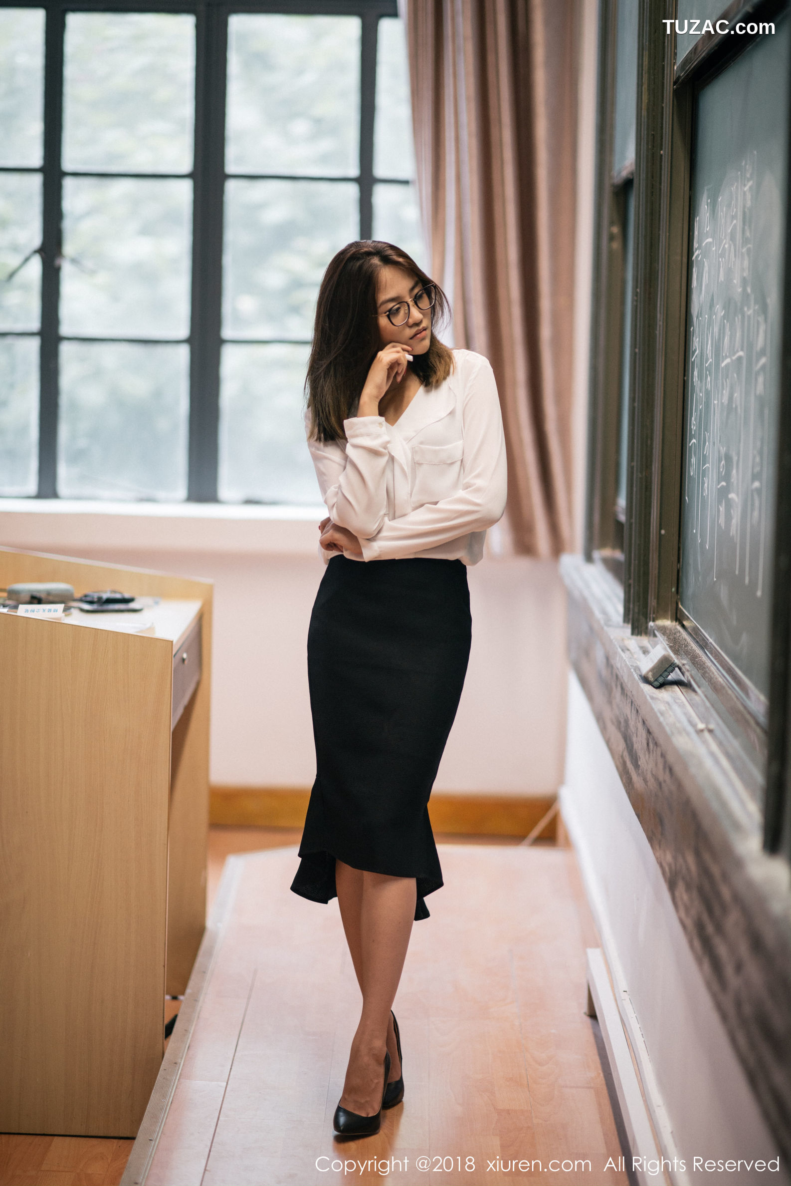 XiuRen秀人网-1267-许诺-《教师OL制服主题系列》-2018.12.14