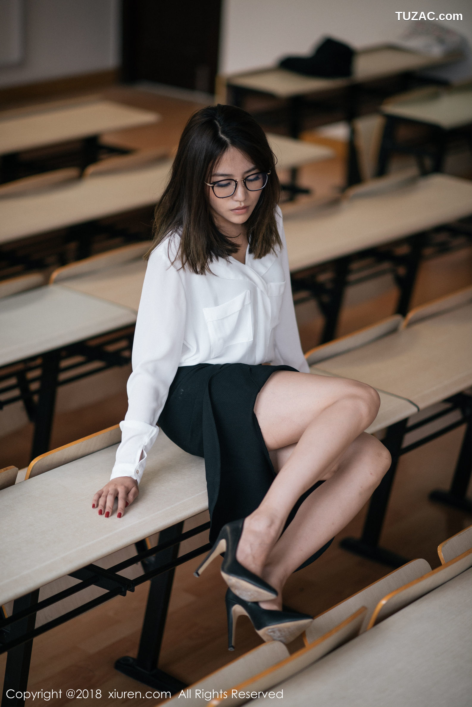 XiuRen秀人网-1267-许诺-《教师OL制服主题系列》-2018.12.14