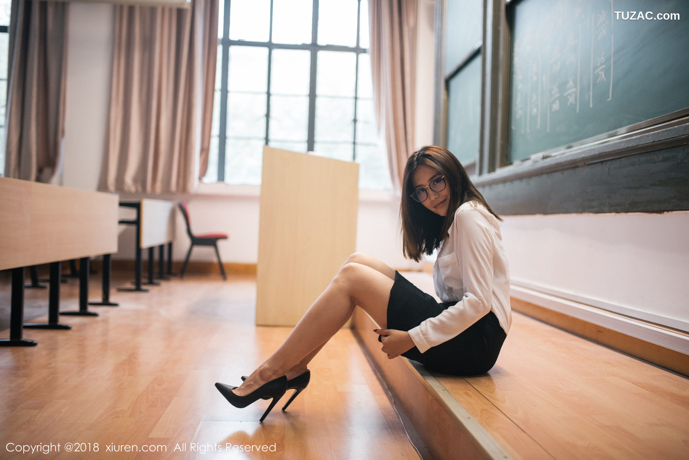 XiuRen秀人网-1267-许诺-《教师OL制服主题系列》-2018.12.14