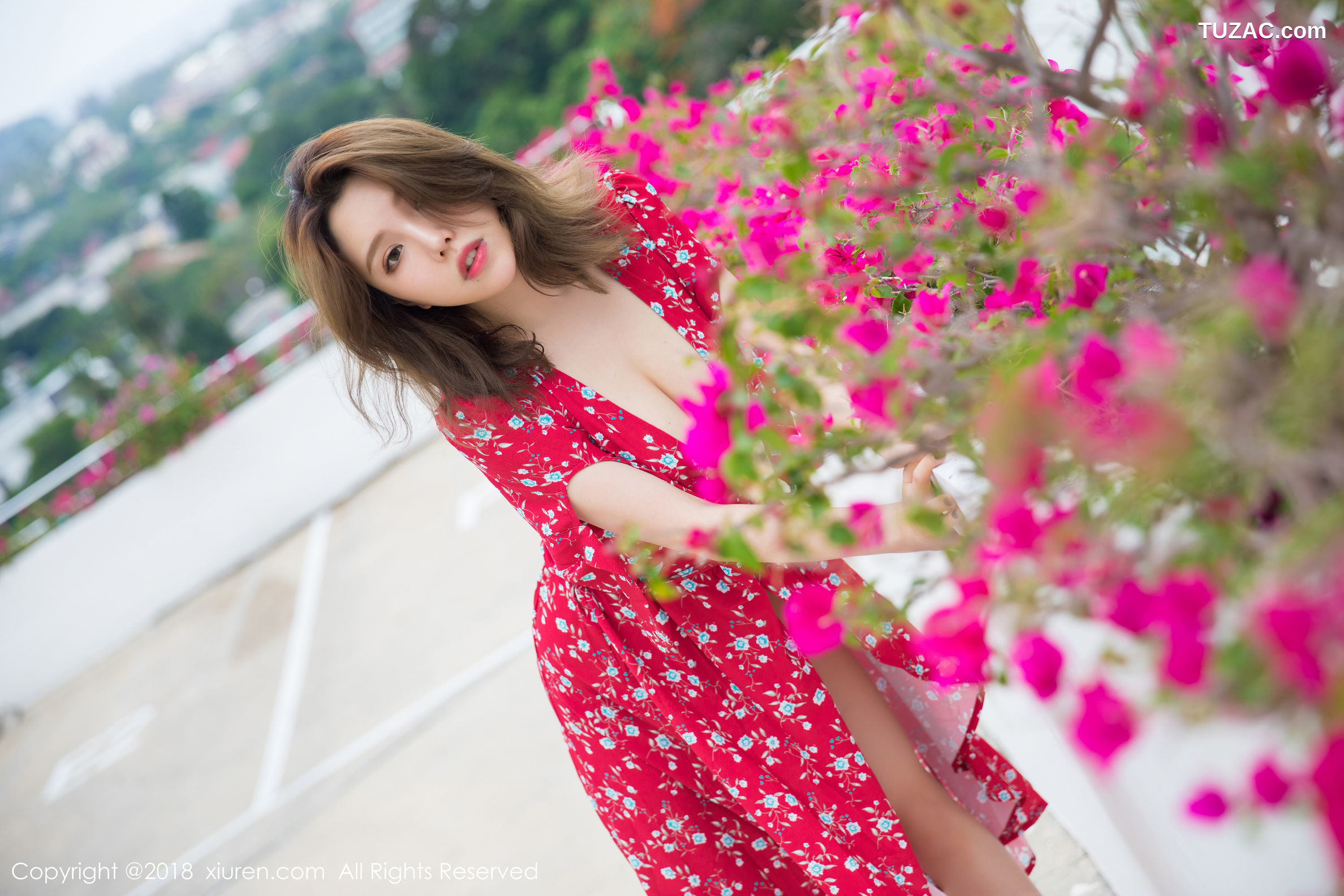 XiuRen秀人网-1284-黄楽然-《娇羞的长裙美腿女神》-2018.12.24