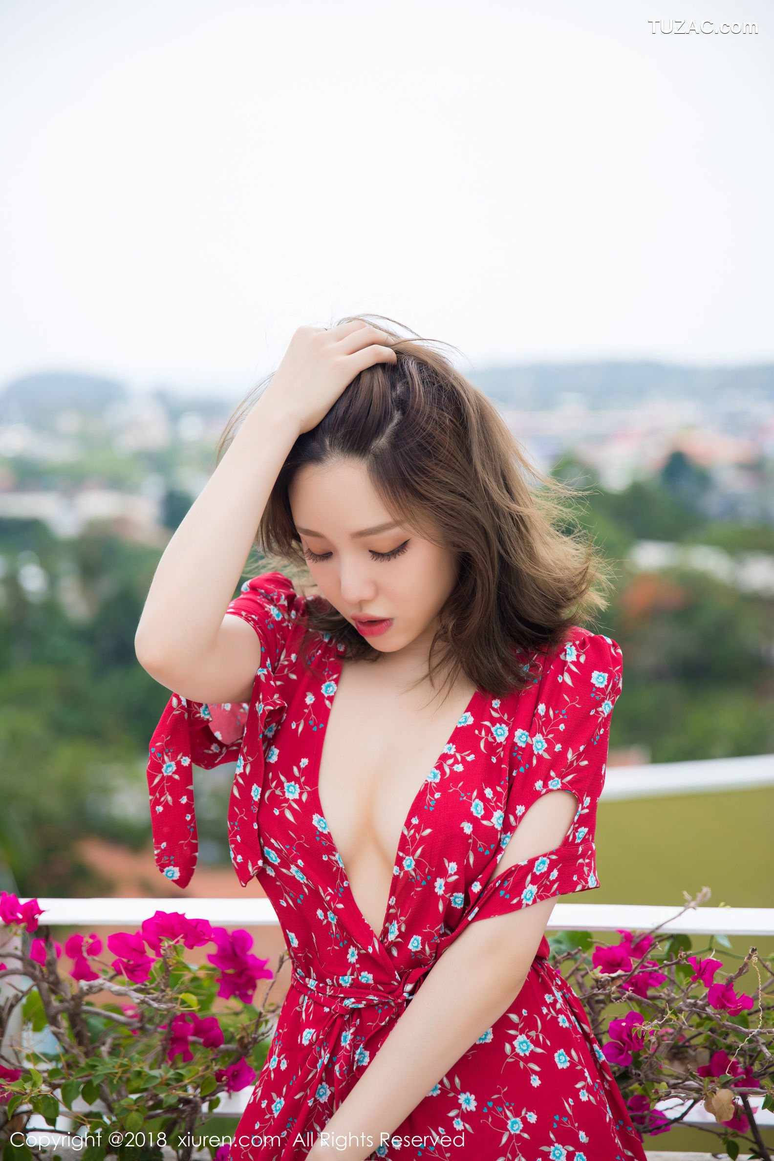 XiuRen秀人网-1284-黄楽然-《娇羞的长裙美腿女神》-2018.12.24