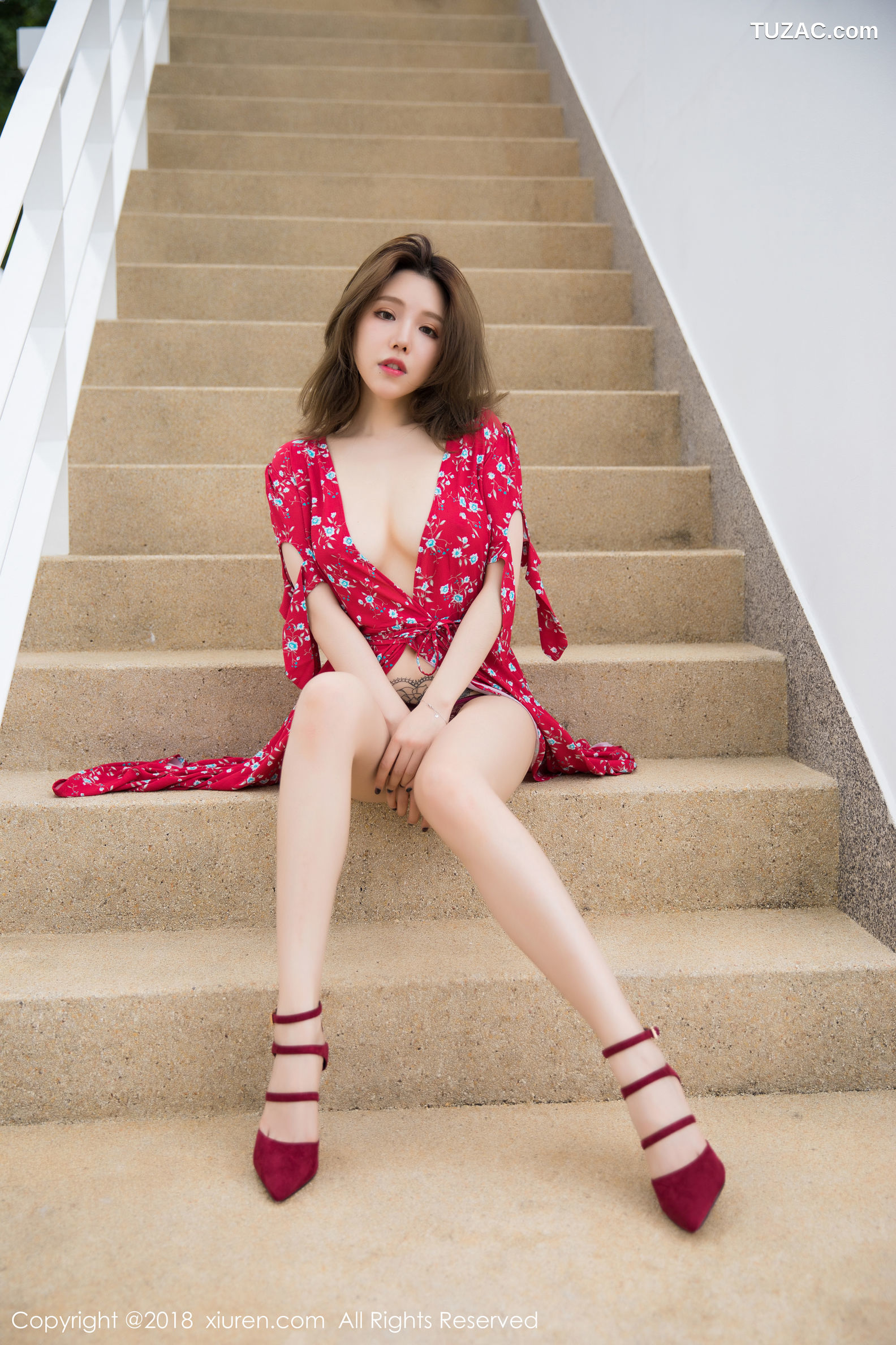 XiuRen秀人网-1284-黄楽然-《娇羞的长裙美腿女神》-2018.12.24