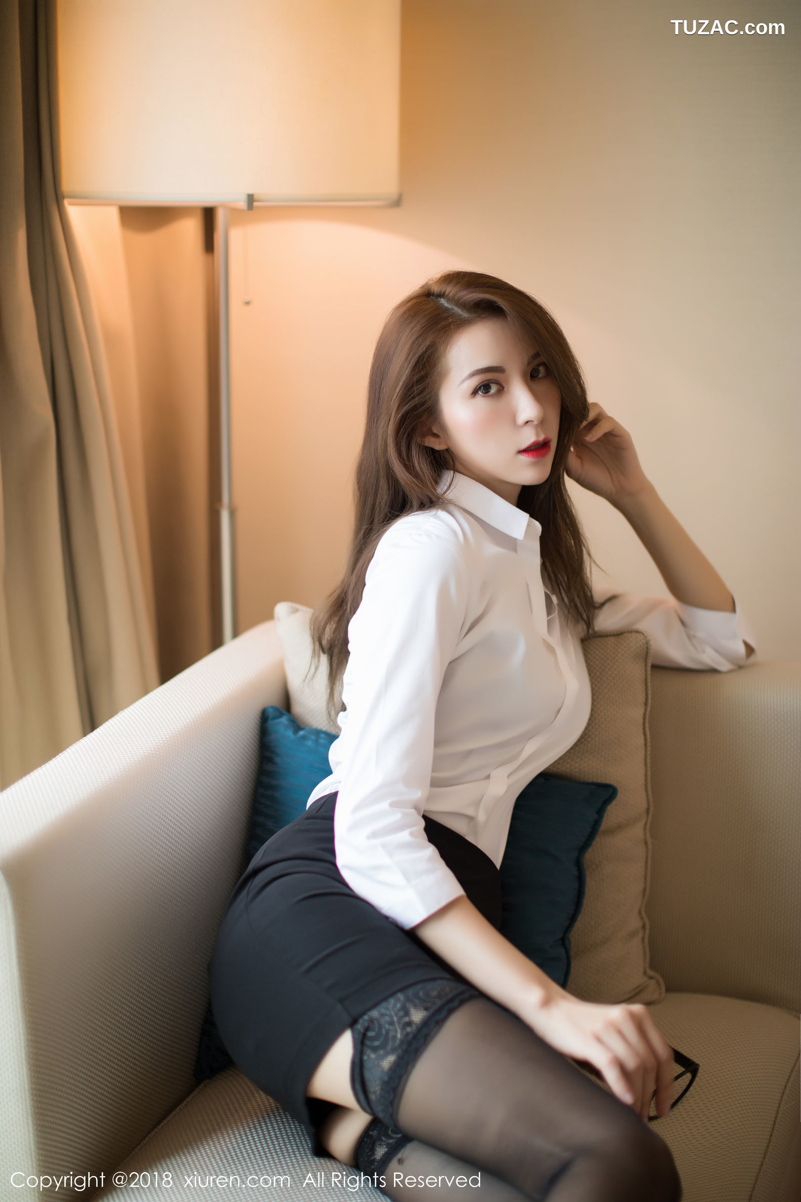 XiuRen秀人网-1290-陈良玲Carry-《白衬衫黑丝美腿OL秘书主题》-2018.12.26