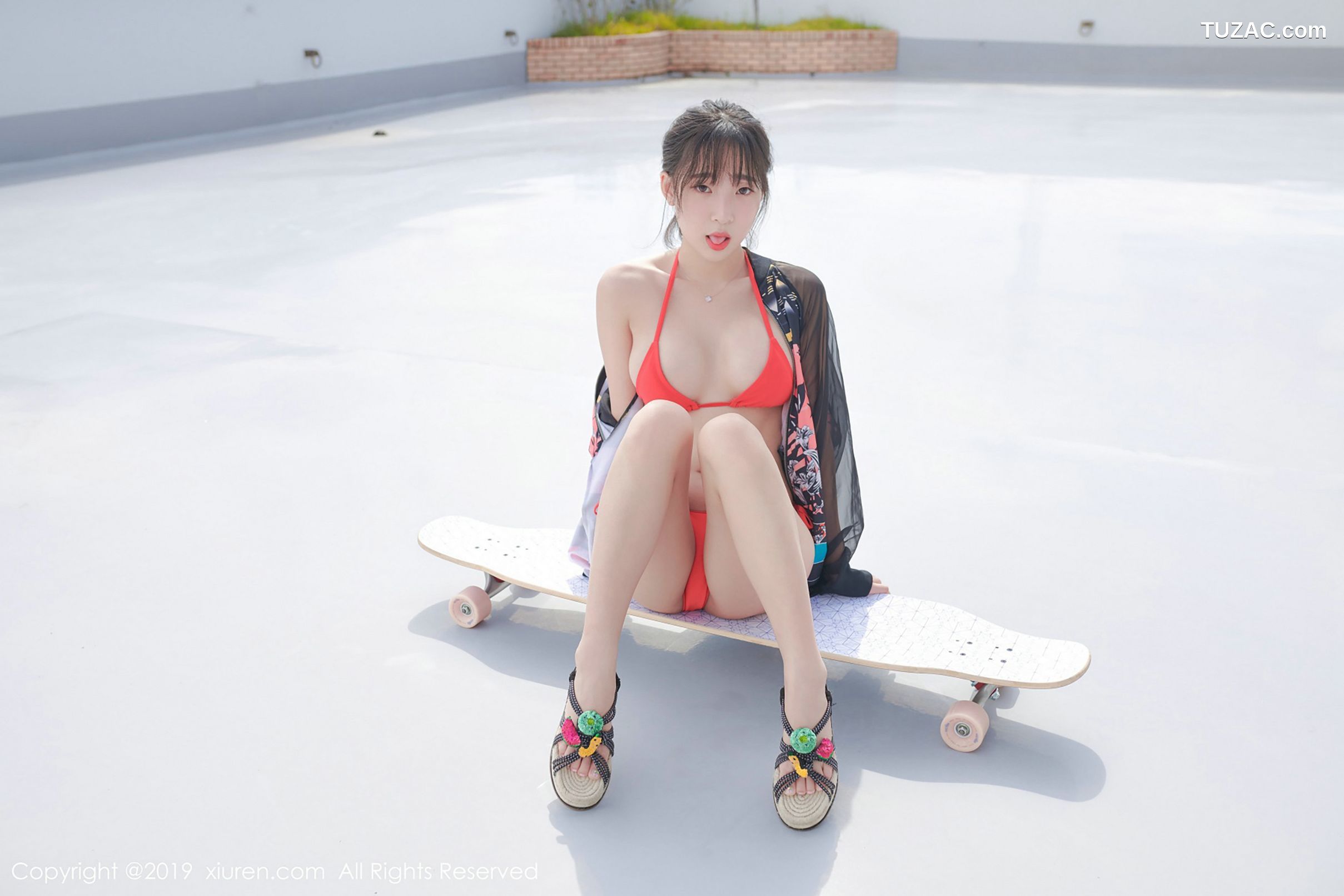 XiuRen秀人网-1304-模特-《比基尼-开背毛衣》-2019.01.08