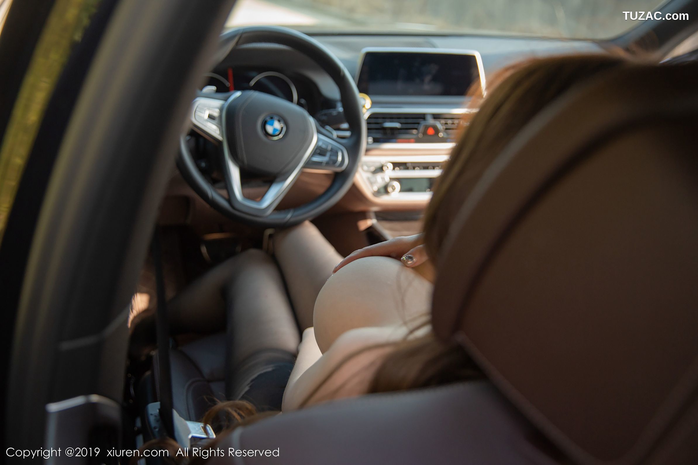 XiuRen秀人网-1309-尤妮丝-《车拍女郎》-2019.01.11