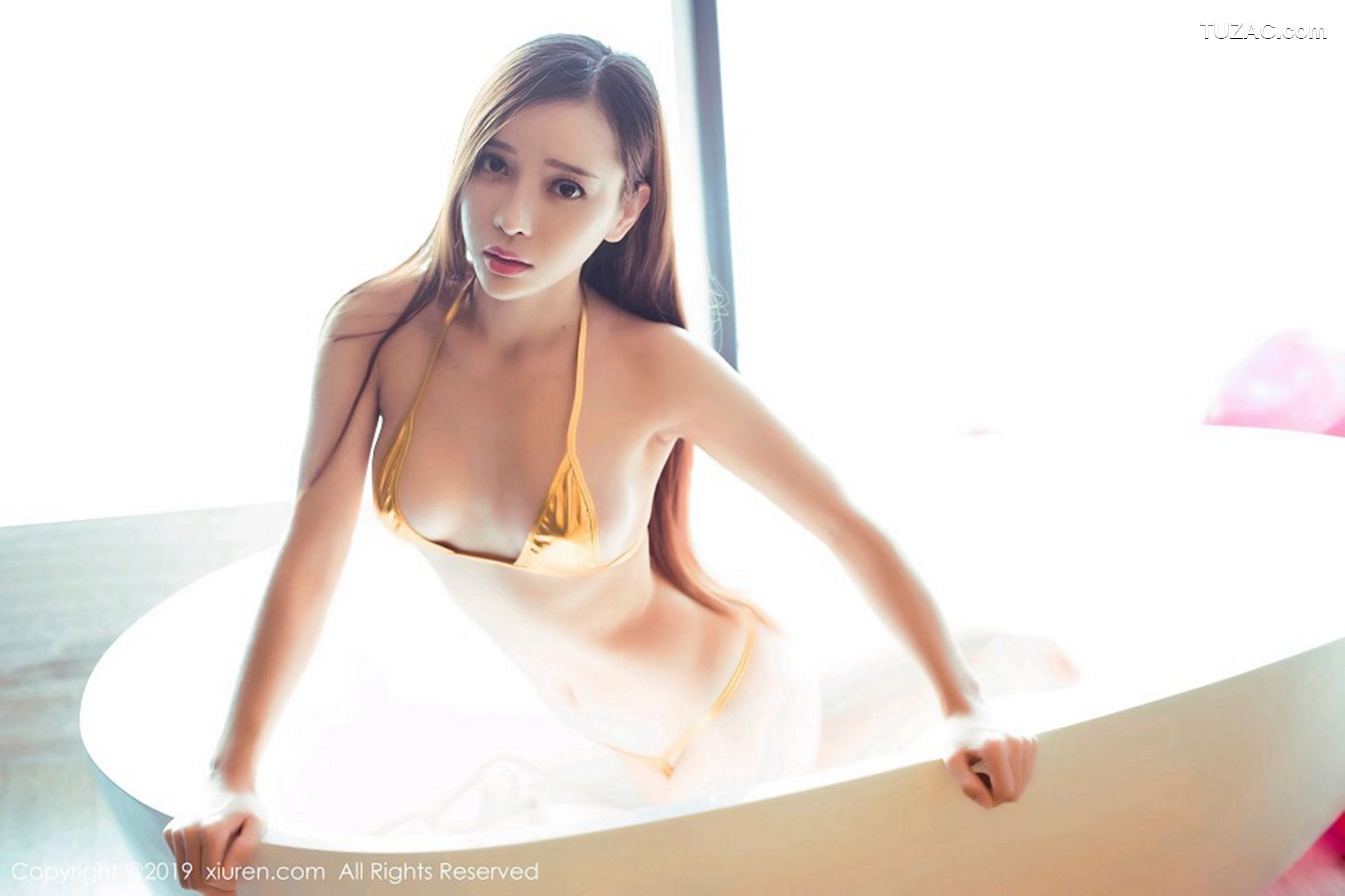 XiuRen秀人网-1364-艾小青-《比基尼和粉色蕾丝女仆装》-2019.03.09