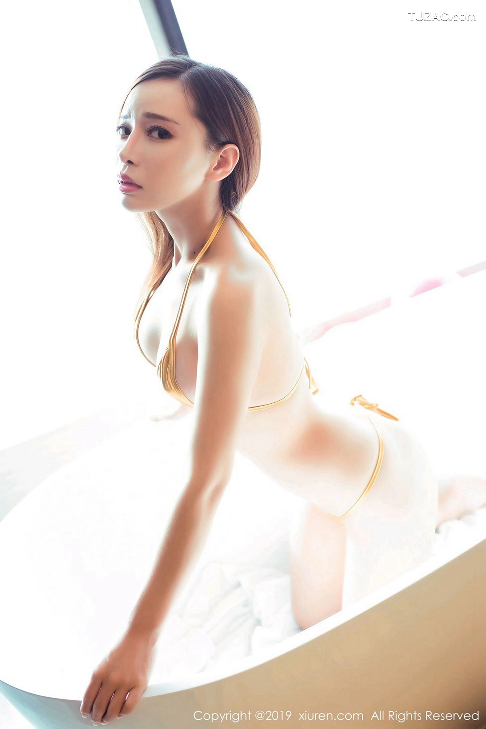 XiuRen秀人网-1364-艾小青-《比基尼和粉色蕾丝女仆装》-2019.03.09