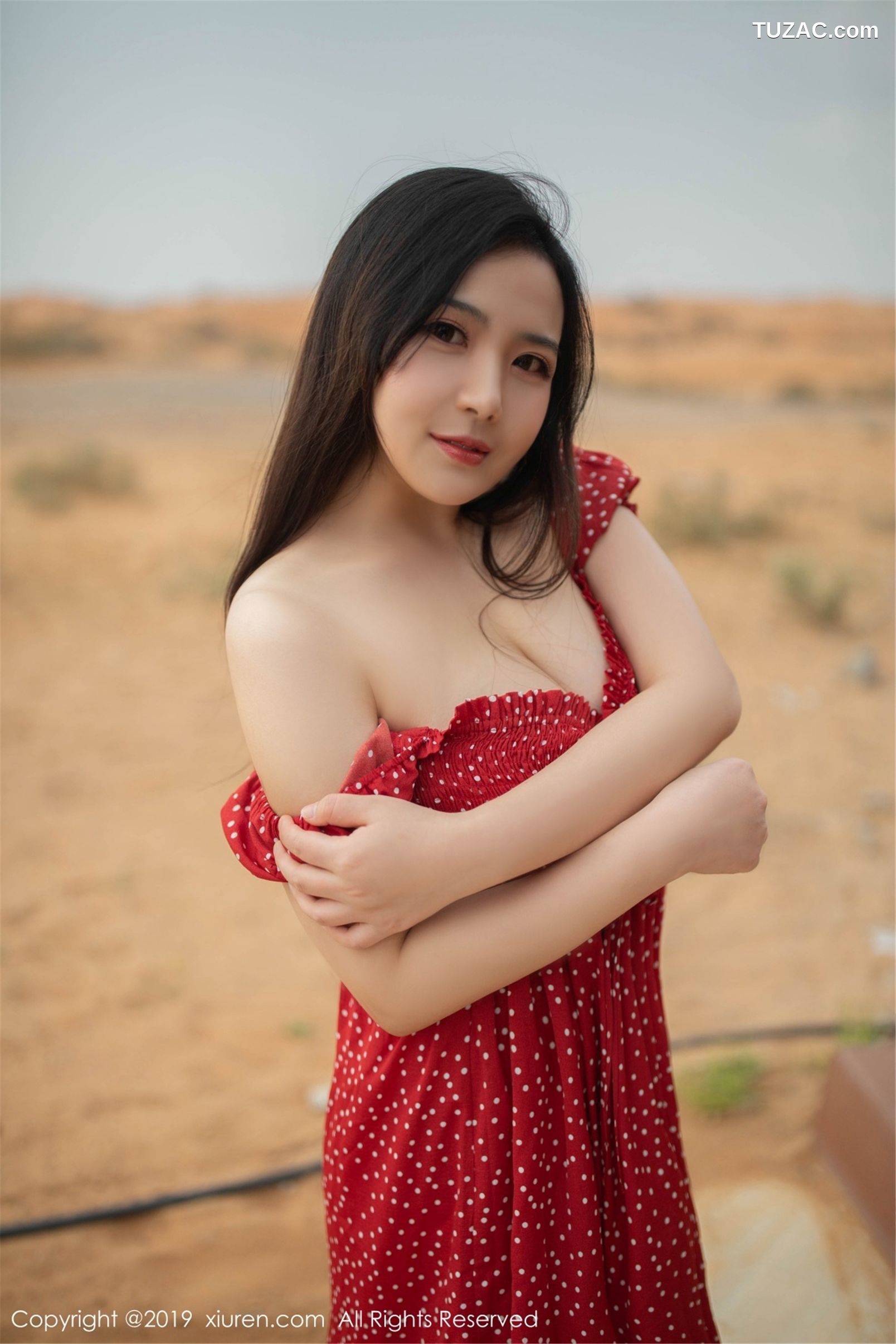 XiuRen秀人网-1388-徐微微-《沙漠-泳池-美人-色香味俱全！》-2019.04.09