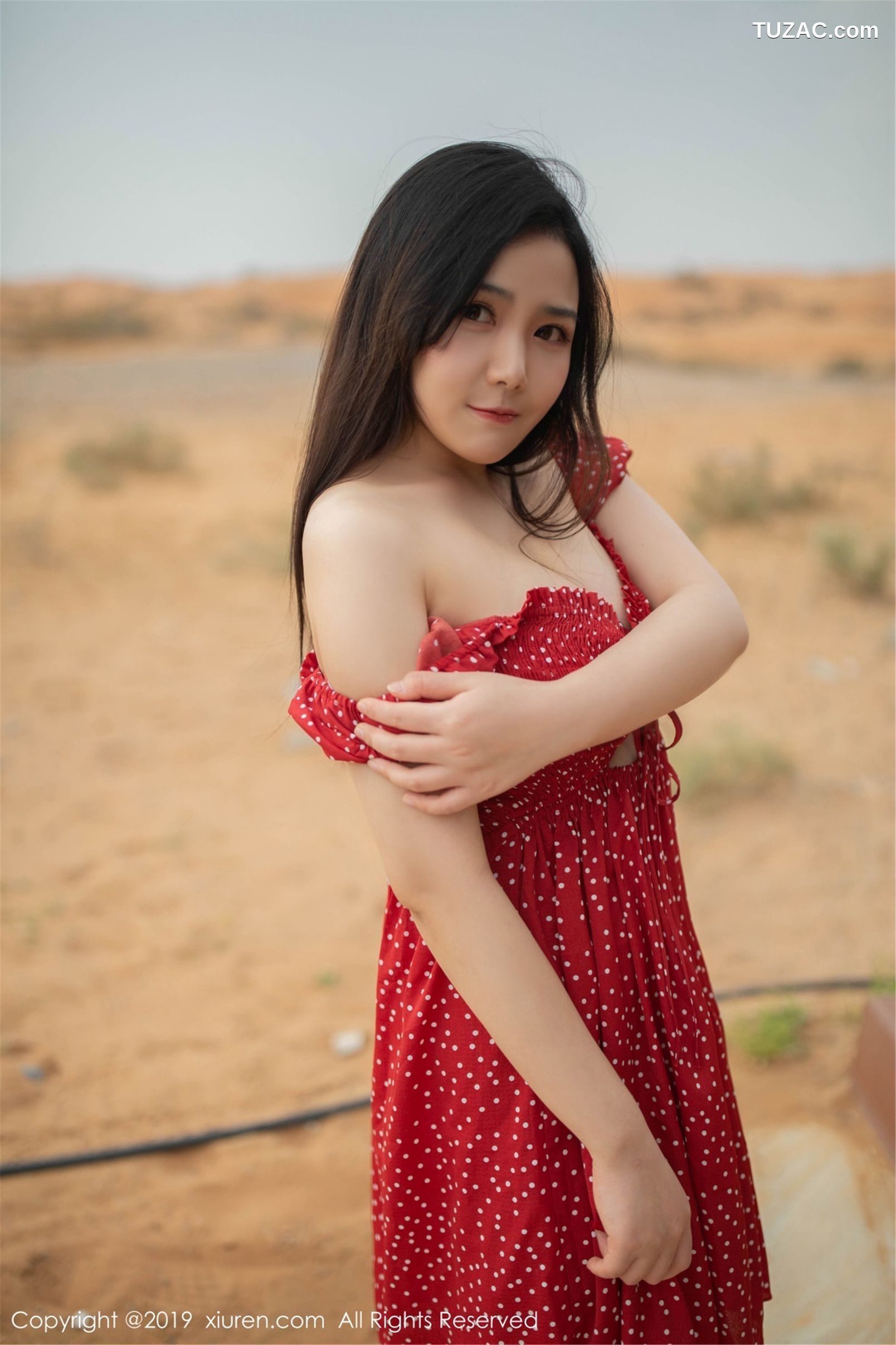 XiuRen秀人网-1388-徐微微-《沙漠-泳池-美人-色香味俱全！》-2019.04.09
