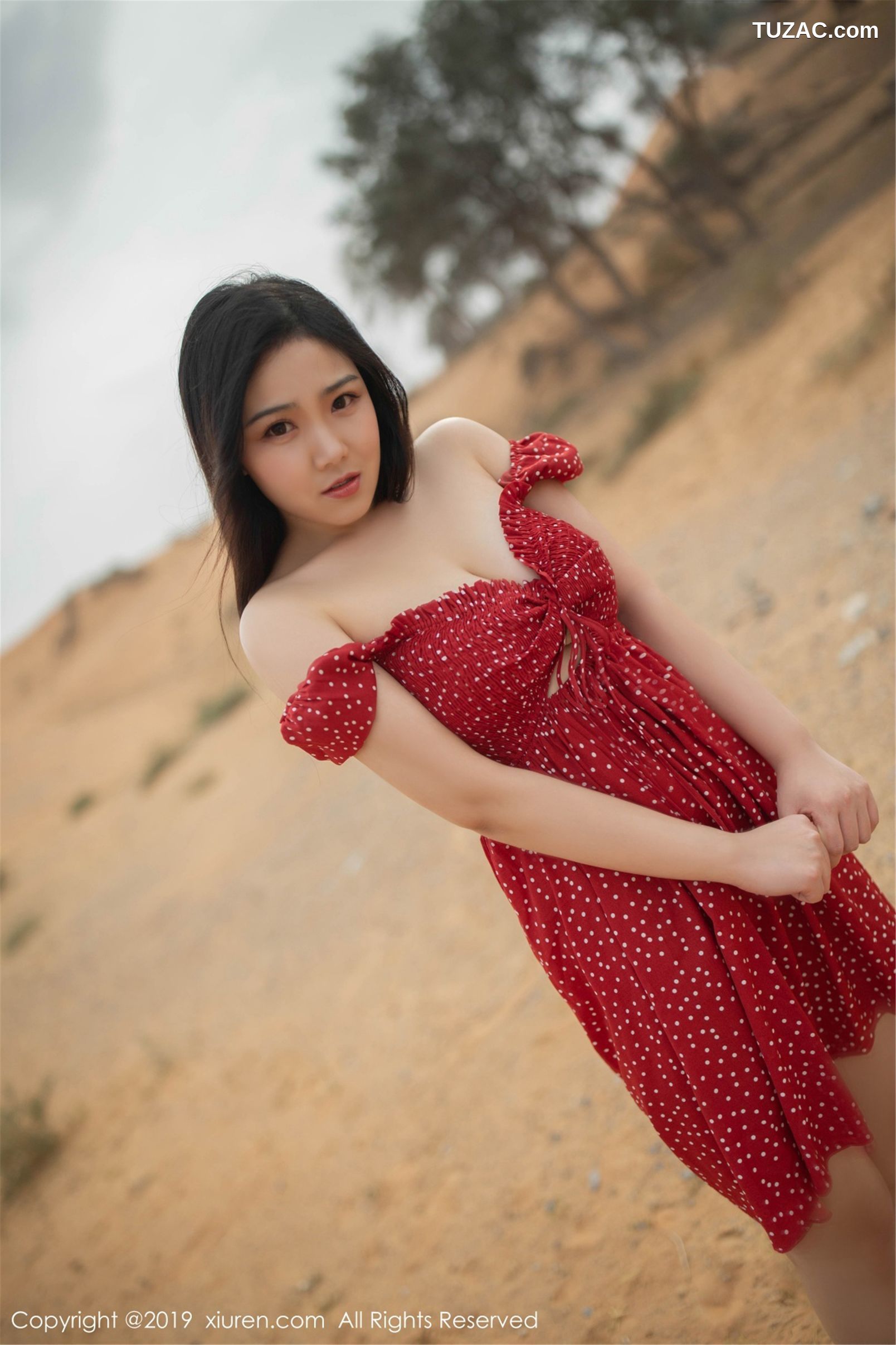 XiuRen秀人网-1388-徐微微-《沙漠-泳池-美人-色香味俱全！》-2019.04.09