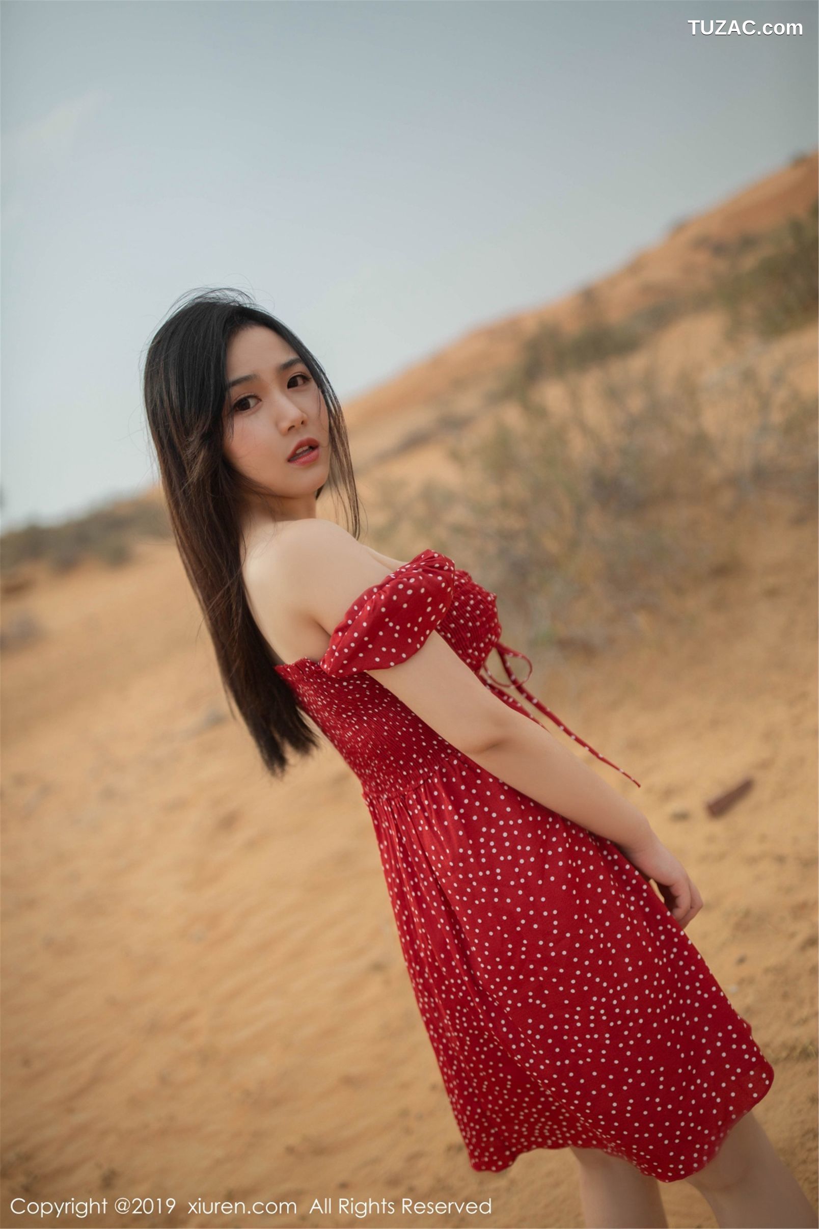XiuRen秀人网-1388-徐微微-《沙漠-泳池-美人-色香味俱全！》-2019.04.09