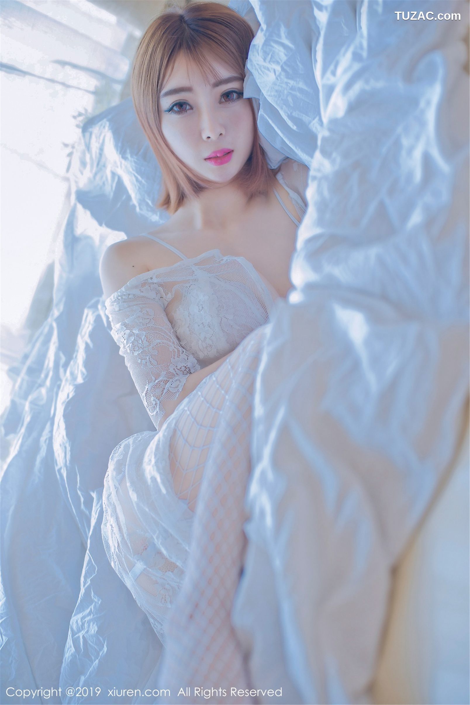 XiuRen秀人网-1406-凌萍儿-《邻家女孩的感觉温柔宁静》-2019.04.19