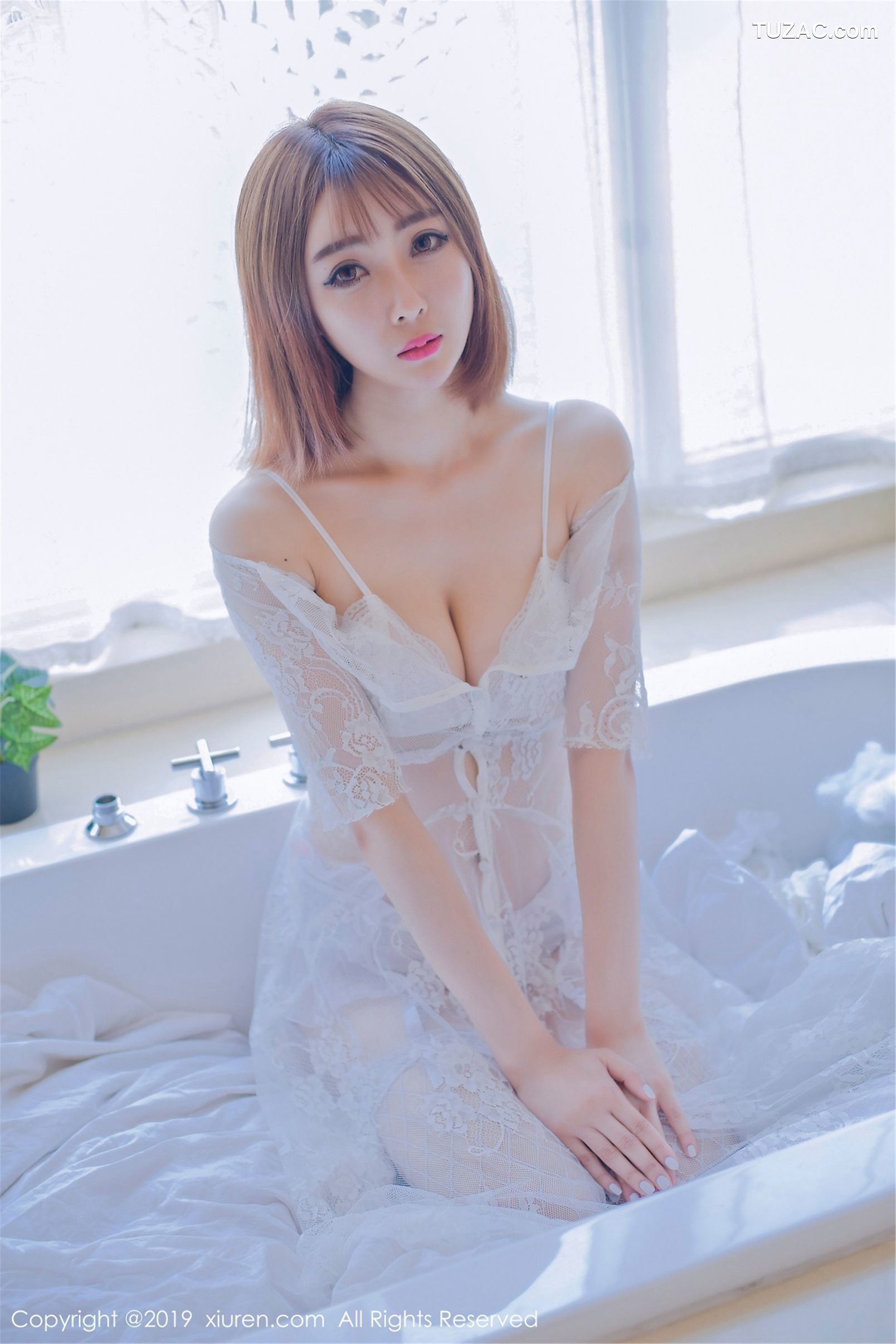 XiuRen秀人网-1406-凌萍儿-《邻家女孩的感觉温柔宁静》-2019.04.19