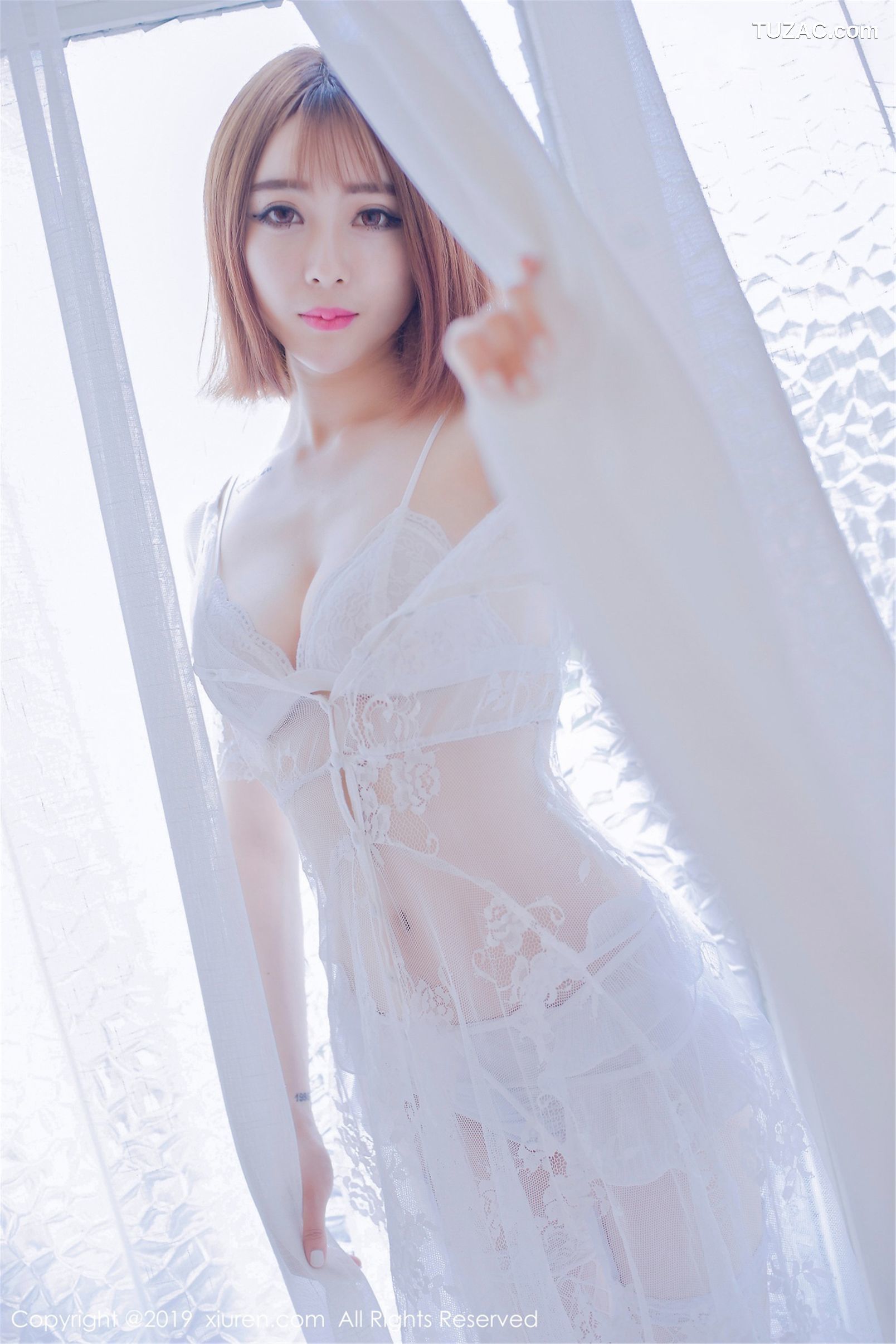 XiuRen秀人网-1406-凌萍儿-《邻家女孩的感觉温柔宁静》-2019.04.19