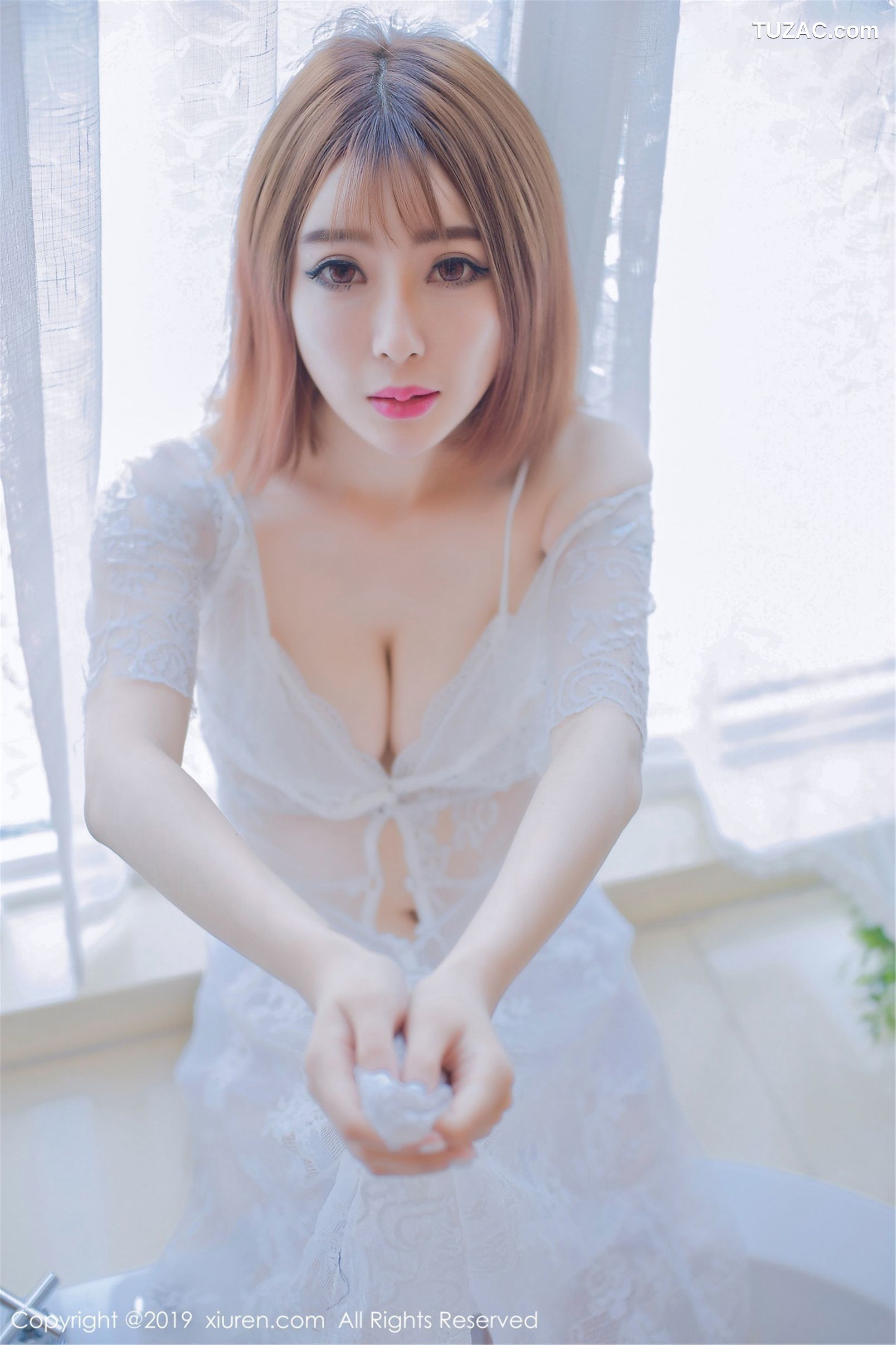 XiuRen秀人网-1406-凌萍儿-《邻家女孩的感觉温柔宁静》-2019.04.19