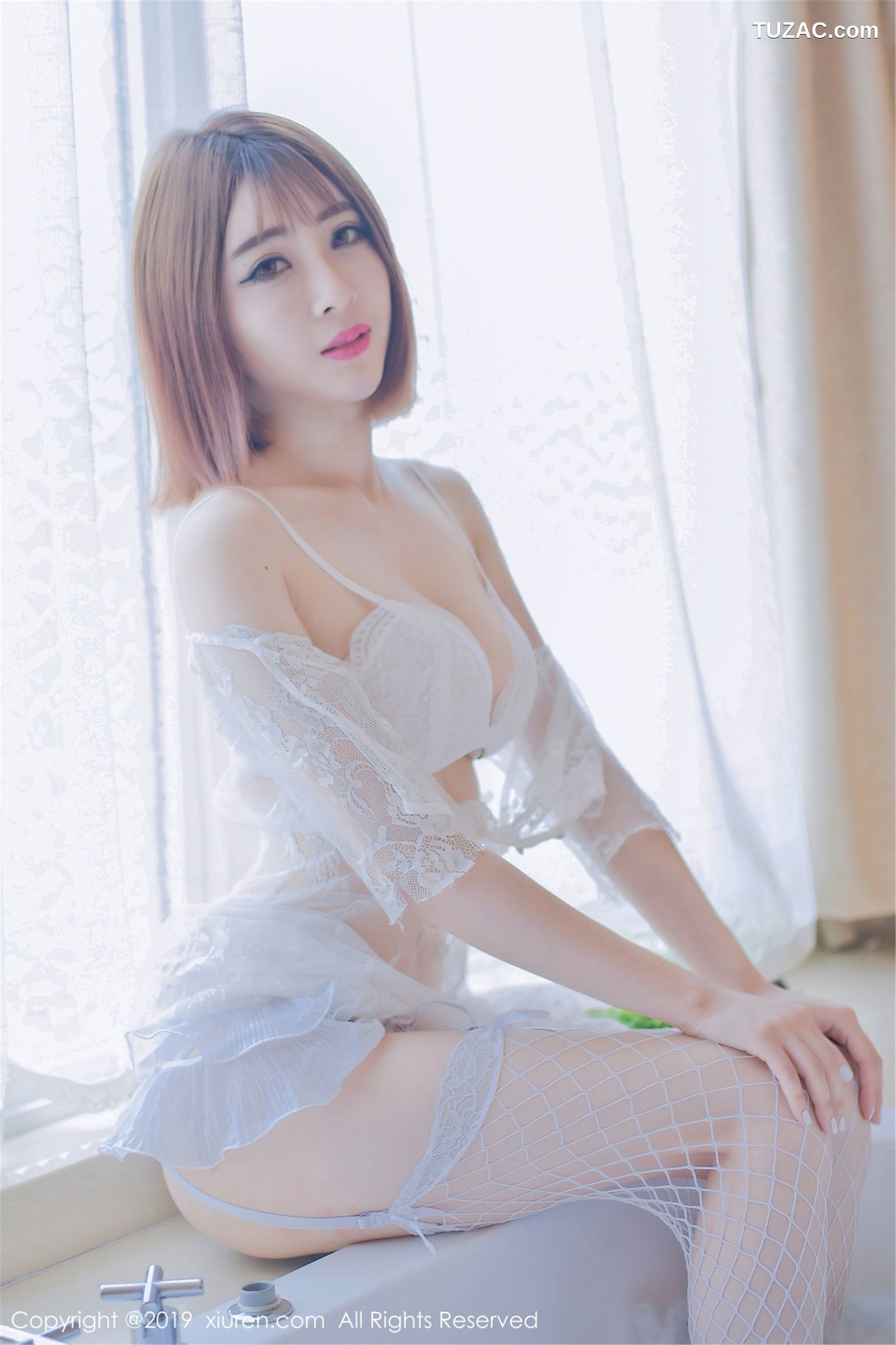 XiuRen秀人网-1406-凌萍儿-《邻家女孩的感觉温柔宁静》-2019.04.19