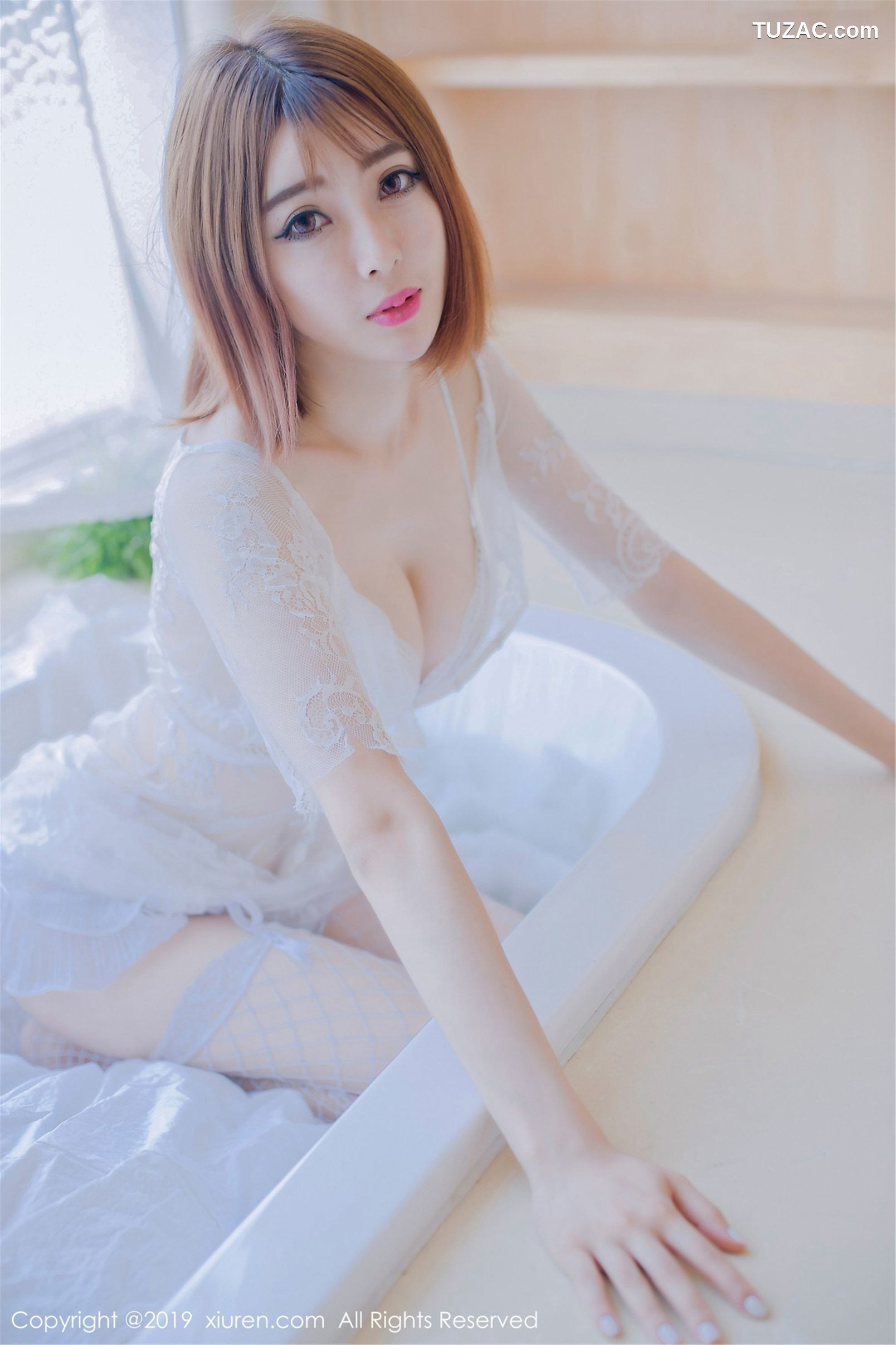 XiuRen秀人网-1406-凌萍儿-《邻家女孩的感觉温柔宁静》-2019.04.19