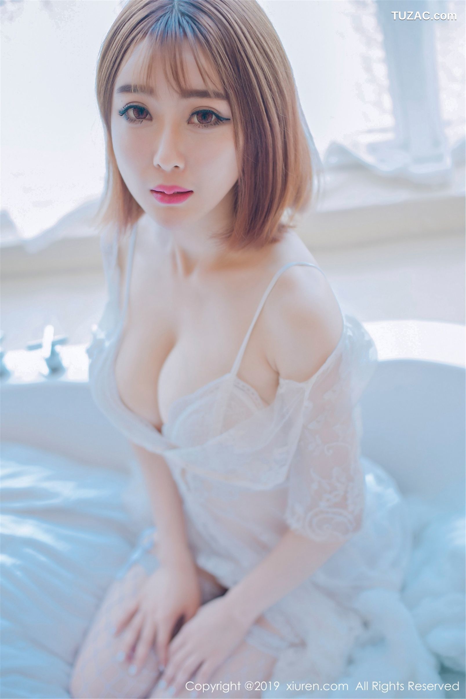 XiuRen秀人网-1406-凌萍儿-《邻家女孩的感觉温柔宁静》-2019.04.19