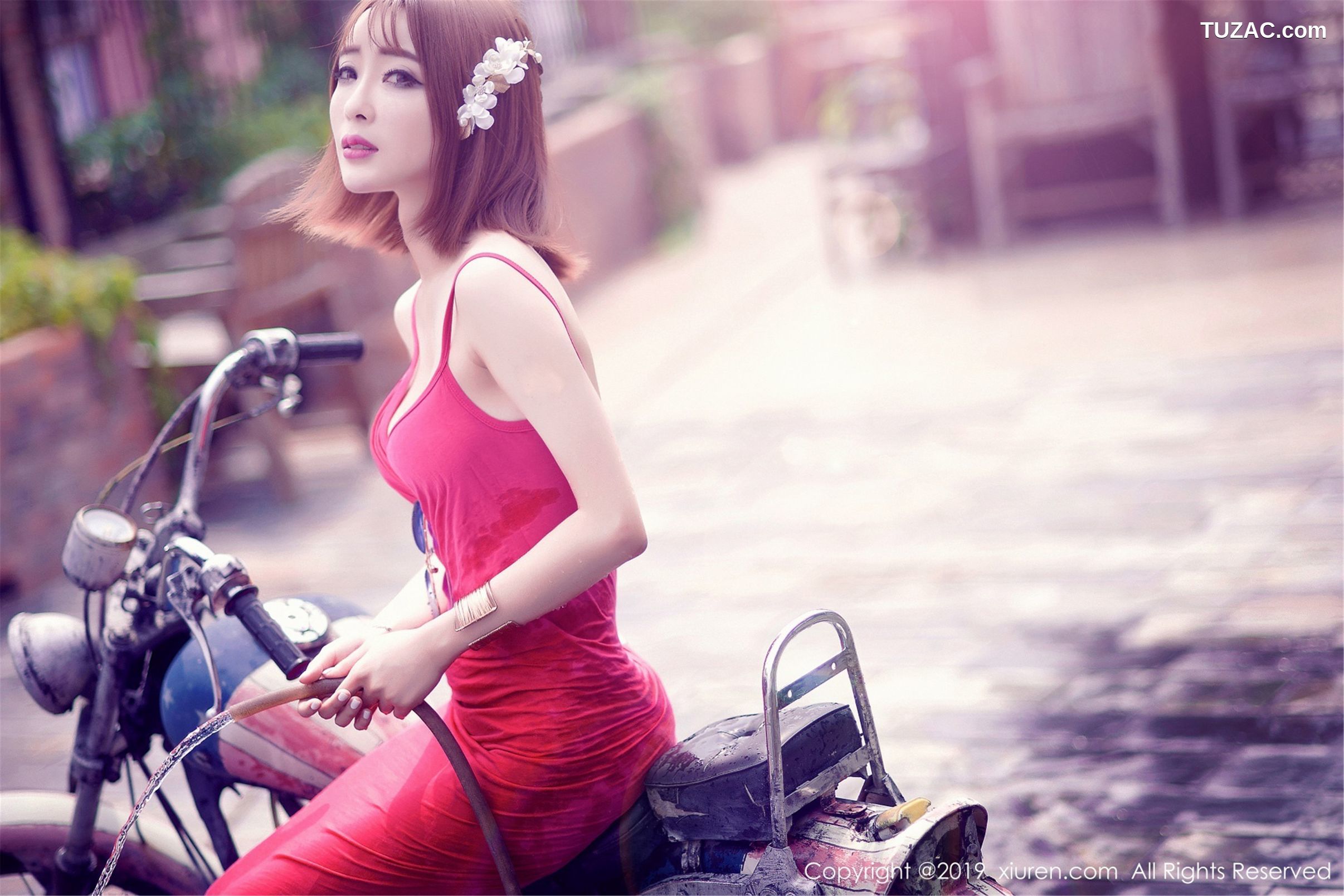 XiuRen秀人网-1406-凌萍儿-《邻家女孩的感觉温柔宁静》-2019.04.19