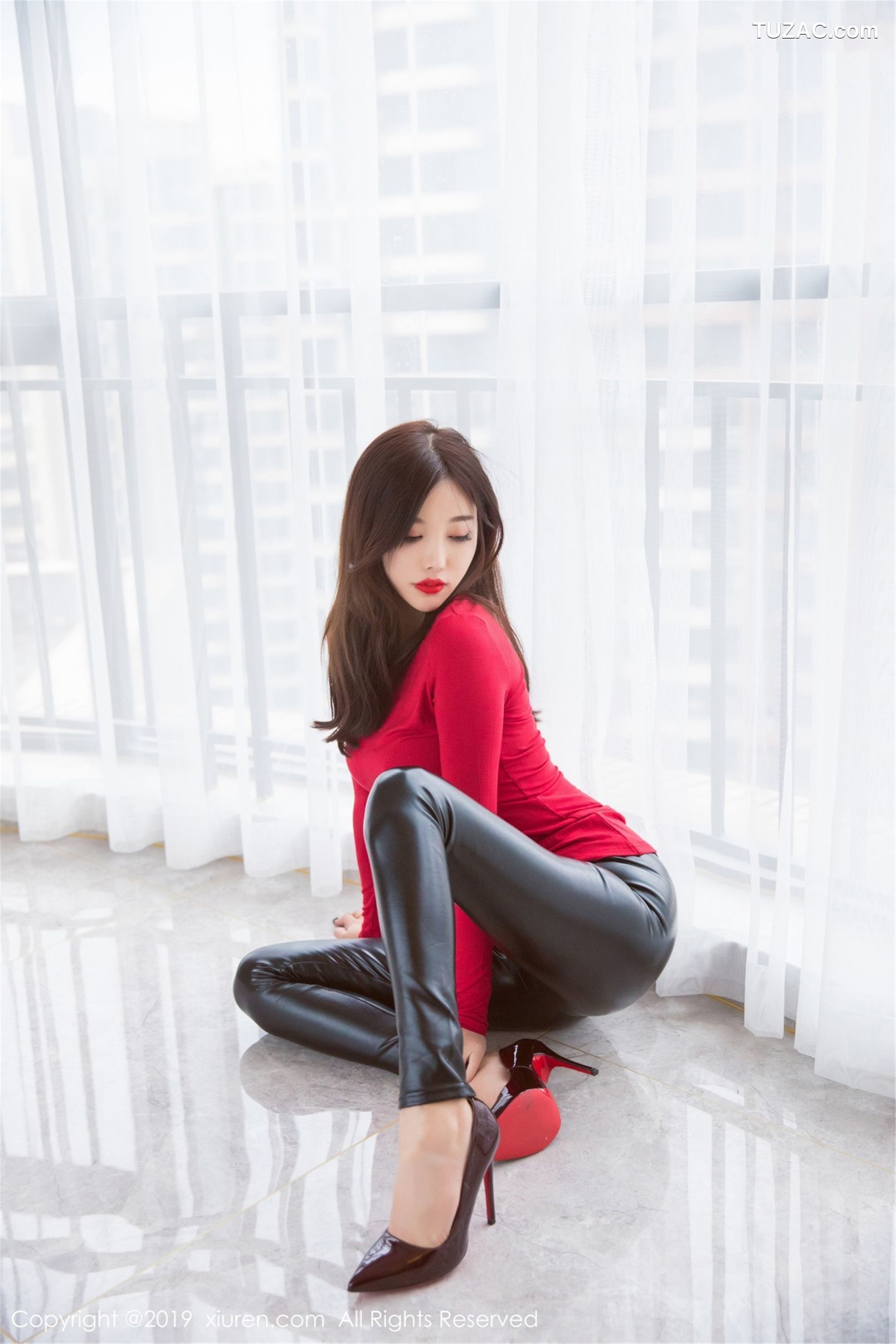 XiuRen秀人网-1411-杨晨晨-《不可抗拒的皮裤诱惑》-2019.04.23