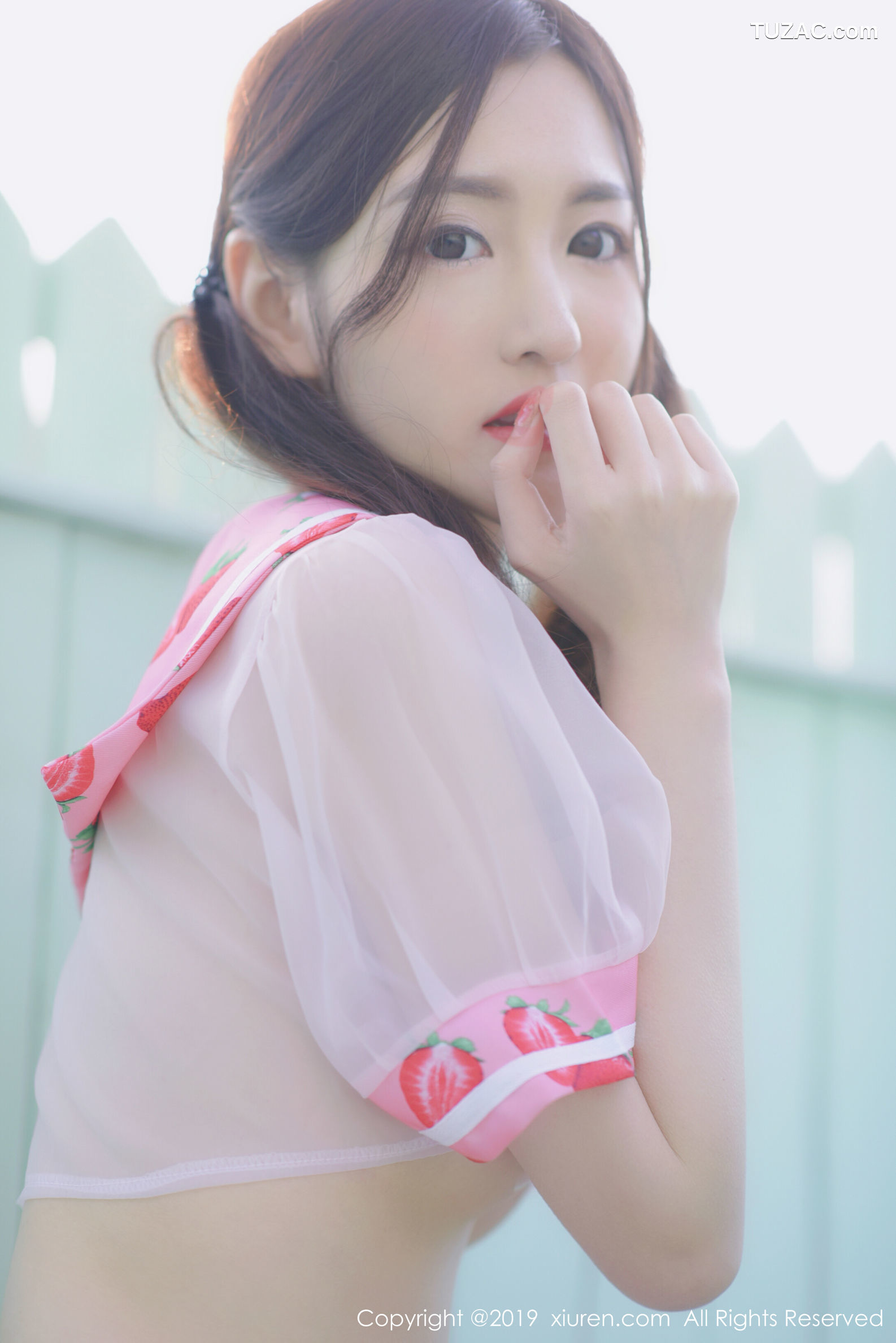 XiuRen秀人网-1419-沈梦瑶-《空乘制服与草莓内衣系列》-2019.04.26