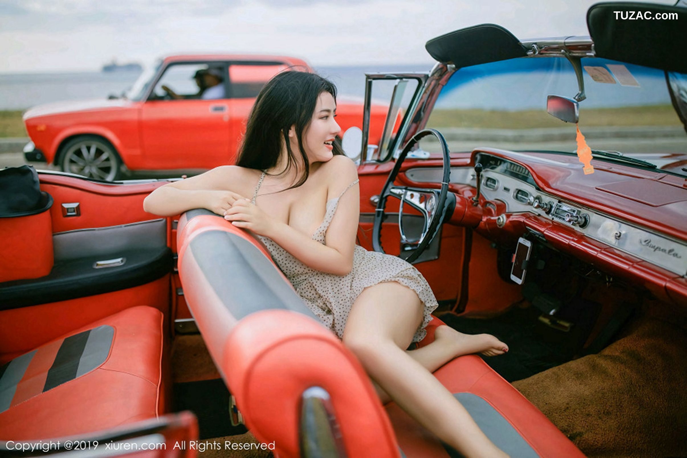 XiuRen秀人网-1463-玛鲁娜-《复古车外拍下的无可比拟美臀》-2019.05.21