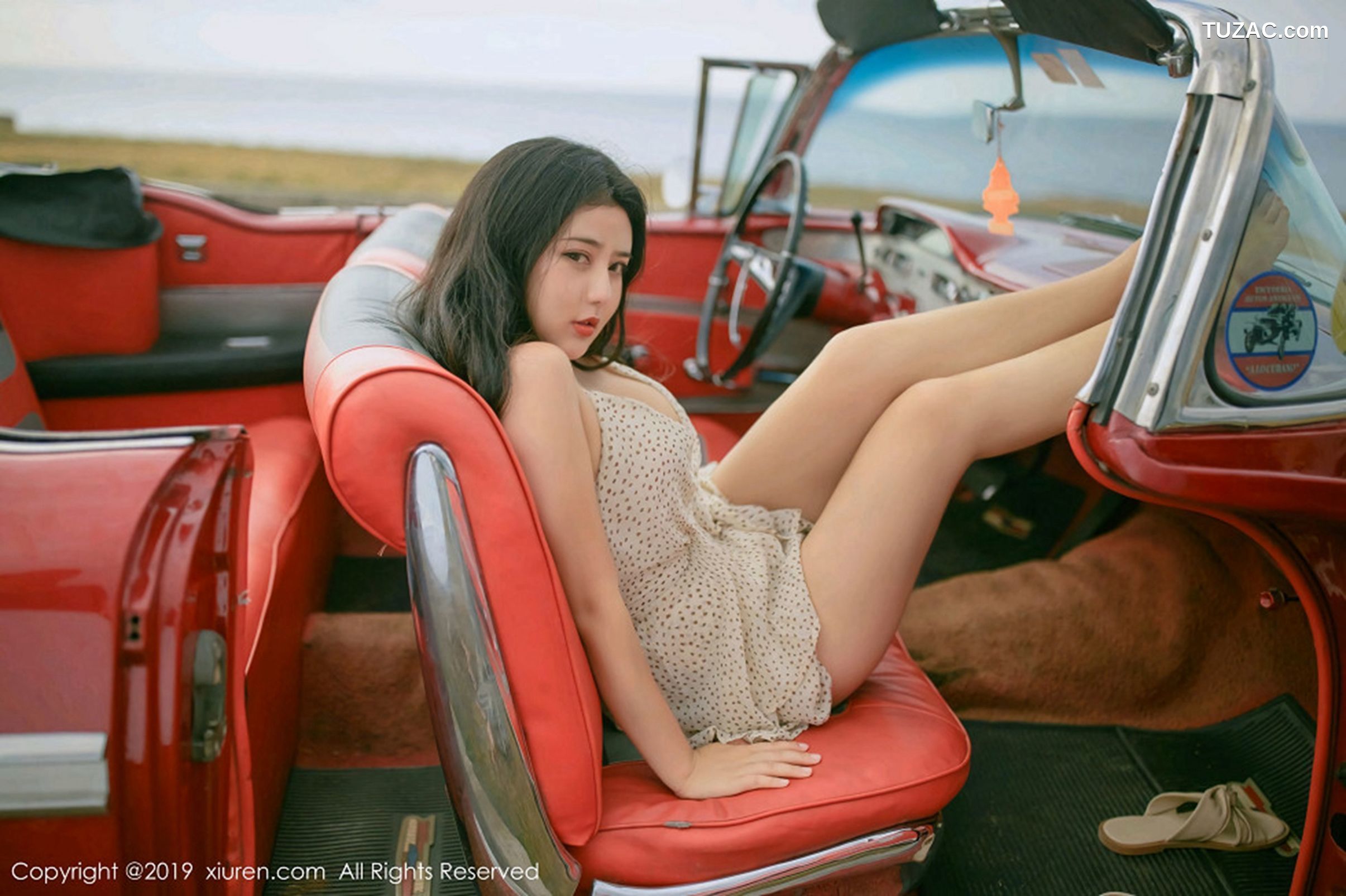 XiuRen秀人网-1463-玛鲁娜-《复古车外拍下的无可比拟美臀》-2019.05.21