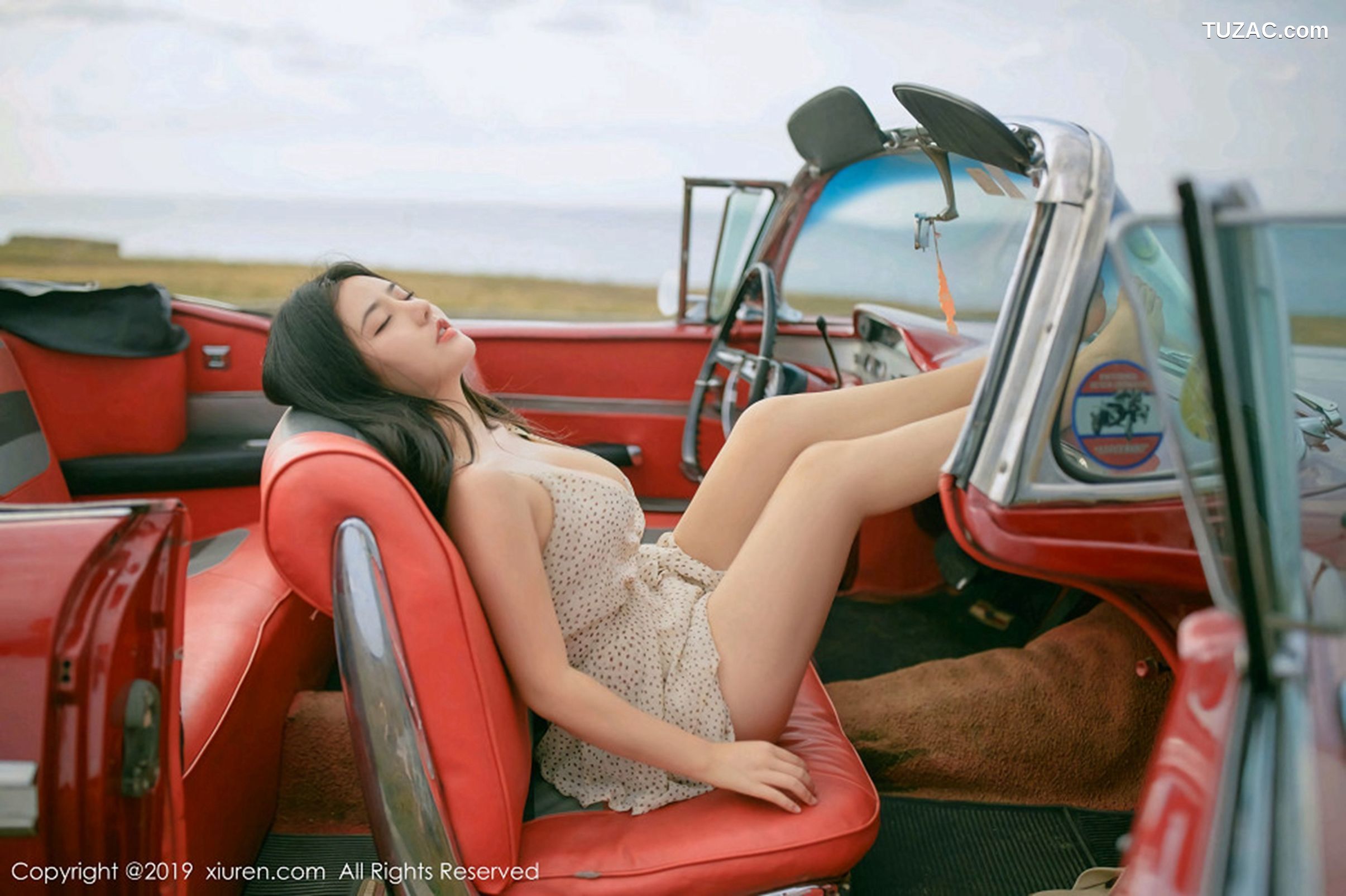 XiuRen秀人网-1463-玛鲁娜-《复古车外拍下的无可比拟美臀》-2019.05.21