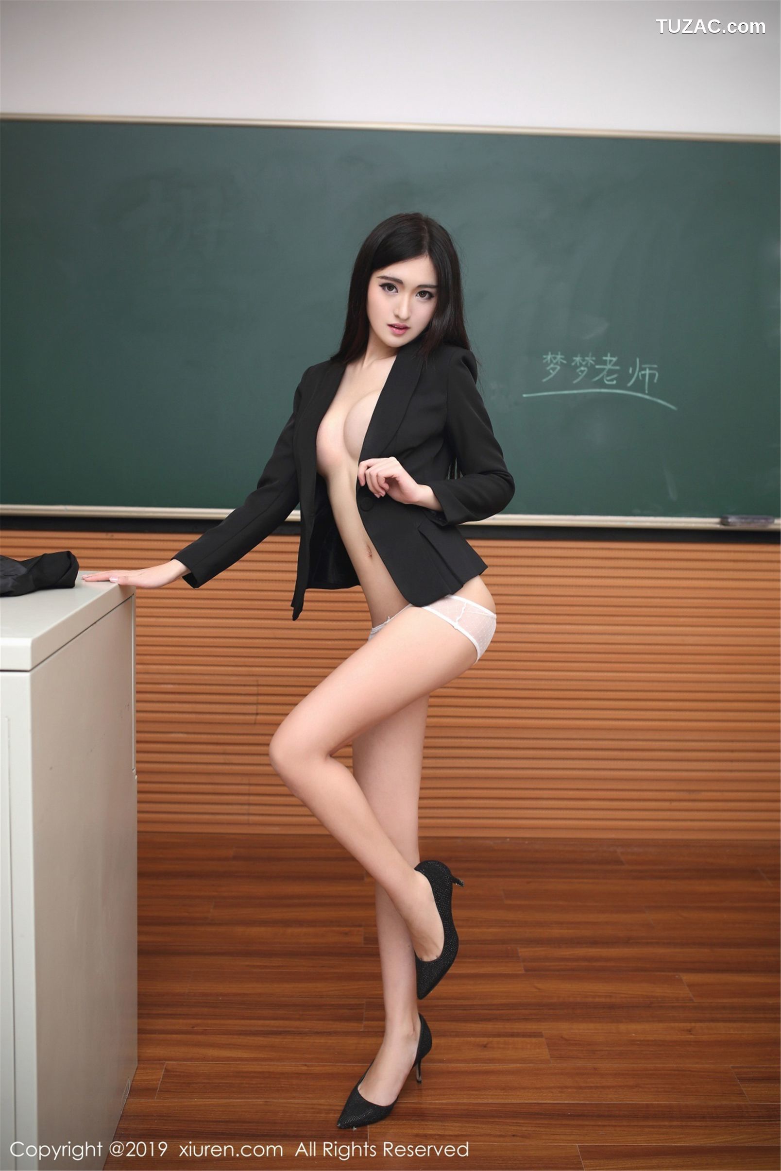 XiuRen秀人网-1480-沈梦瑶-《性感尺度大学物理楼露出》-2019.05.31