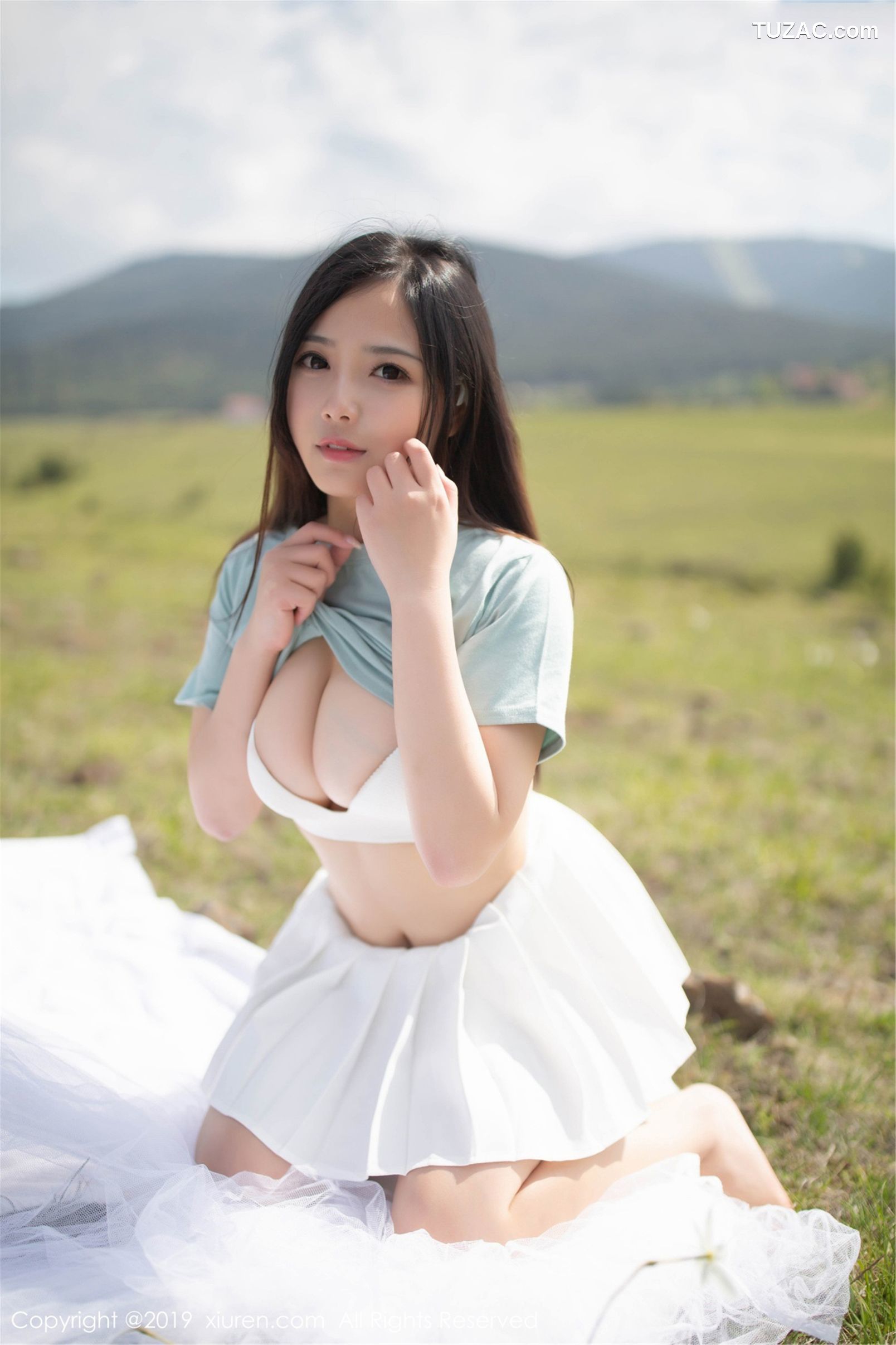 XiuRen秀人网-1495-徐微微-《户外草地上的性感绽放》-2019.06.13