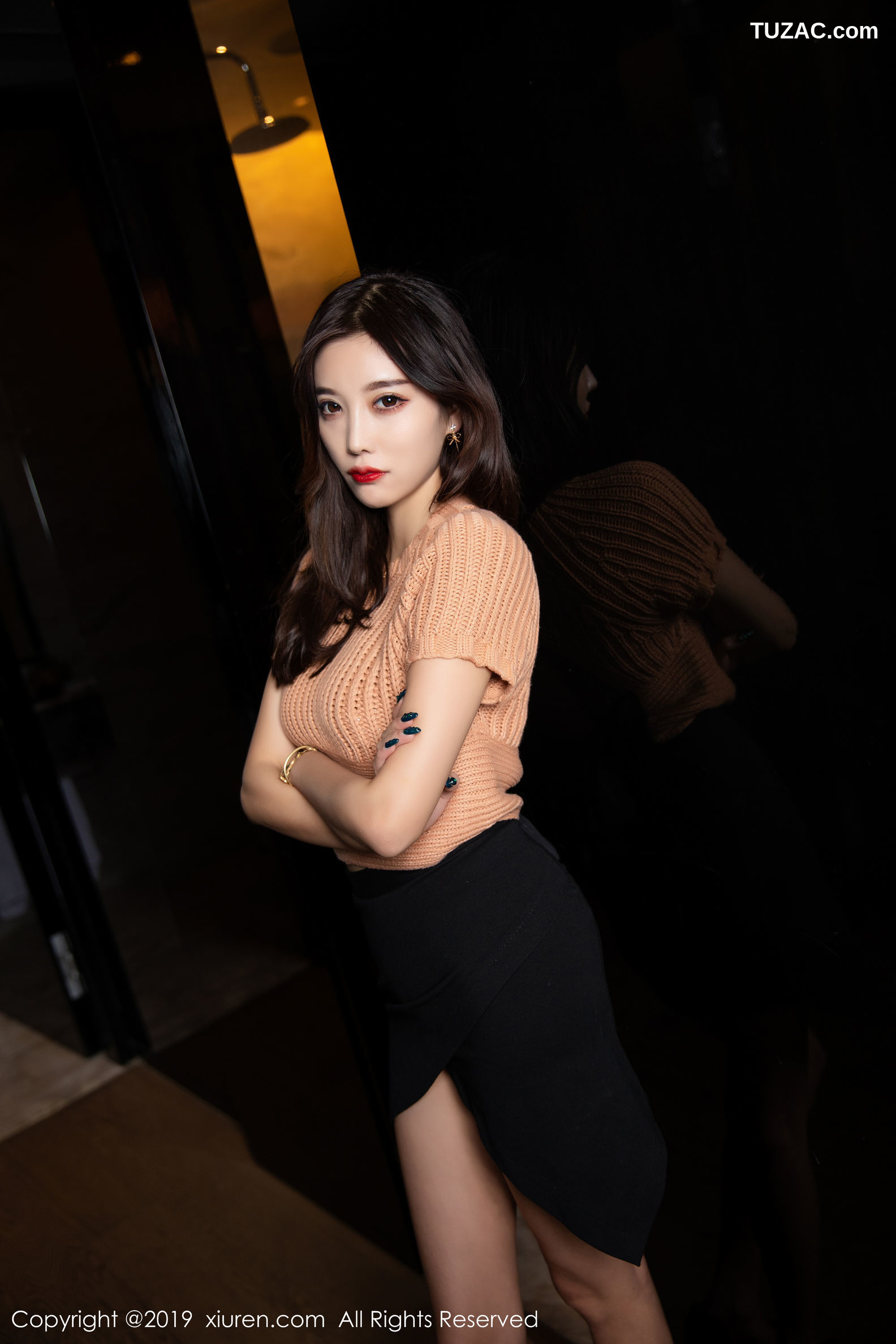 XiuRen秀人网-1516-杨晨晨-《镂空内衣-短裙丝袜美腿》-2019.06.25