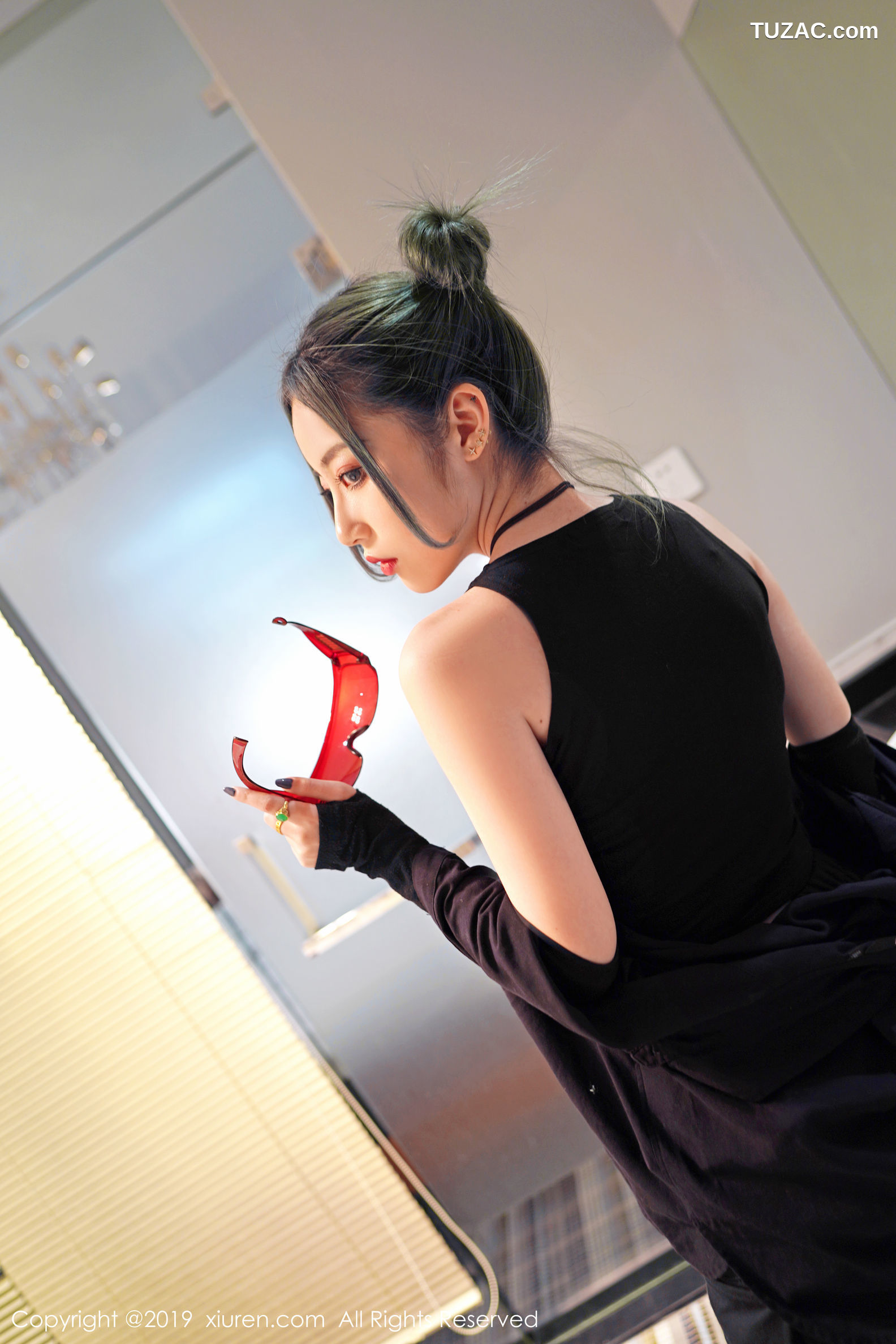 XiuRen秀人网-1550-贾诗晗-《拥有清秀的容颜与曼妙的身材》-2019.07.16
