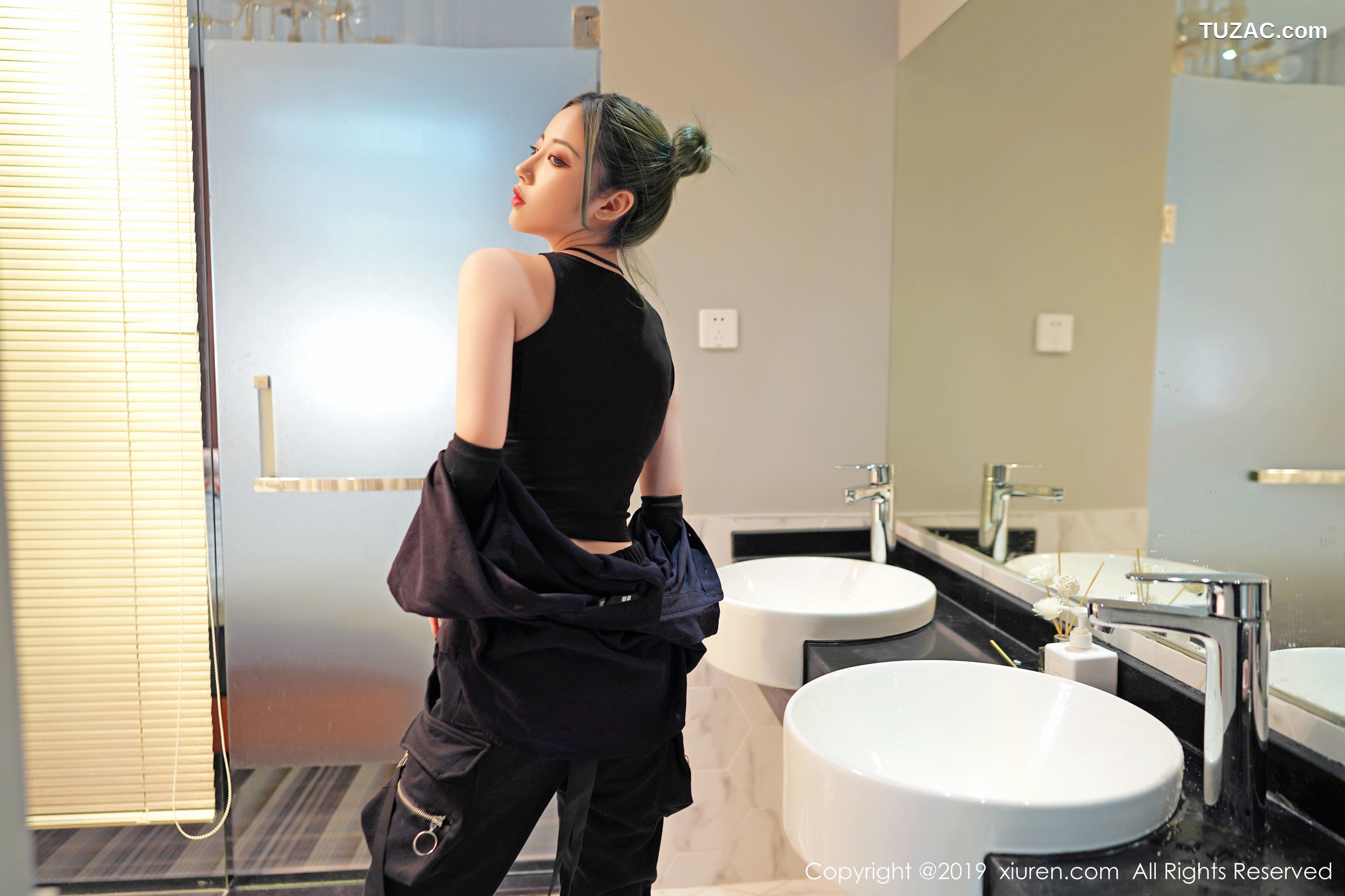 XiuRen秀人网-1550-贾诗晗-《拥有清秀的容颜与曼妙的身材》-2019.07.16