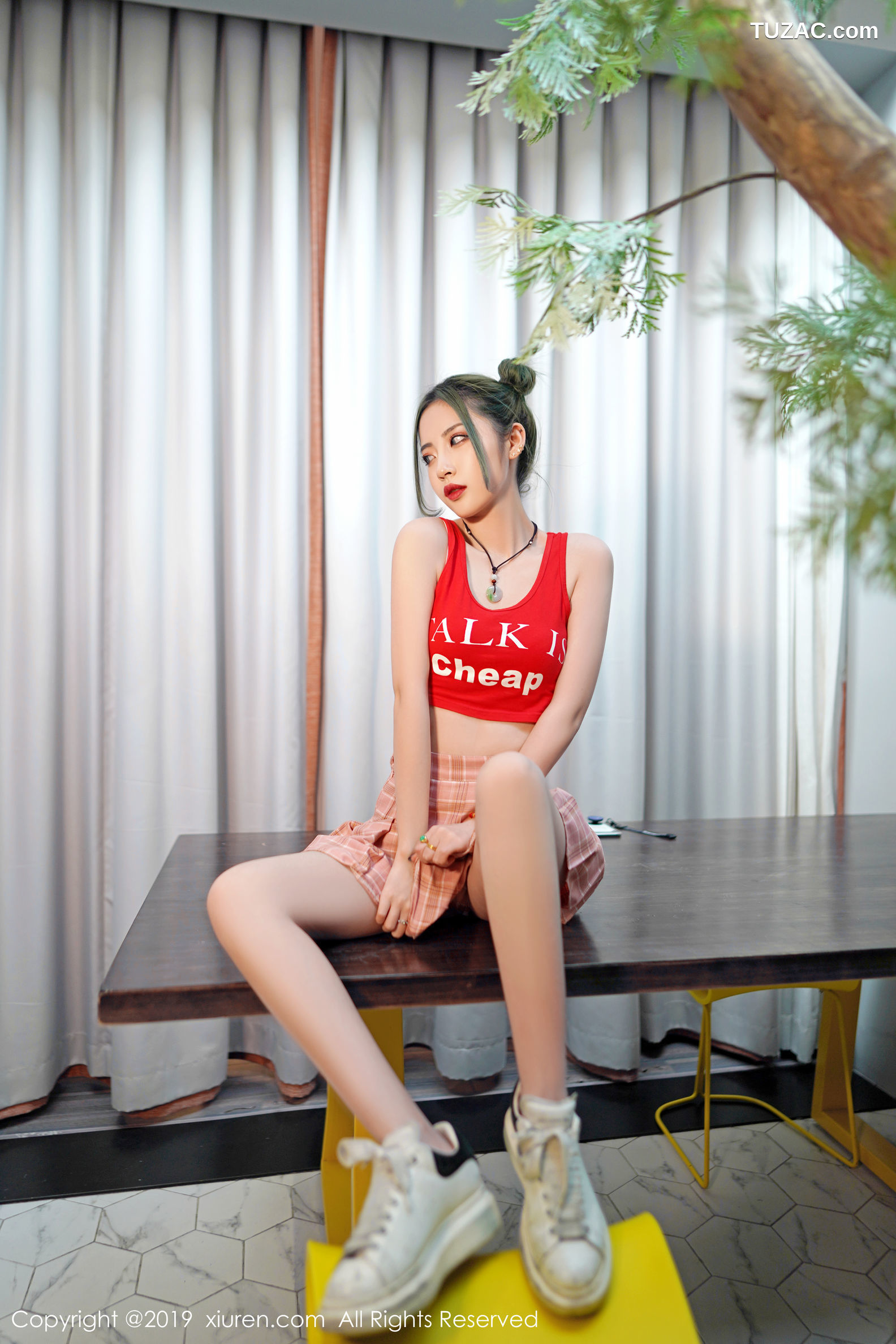 XiuRen秀人网-1550-贾诗晗-《拥有清秀的容颜与曼妙的身材》-2019.07.16