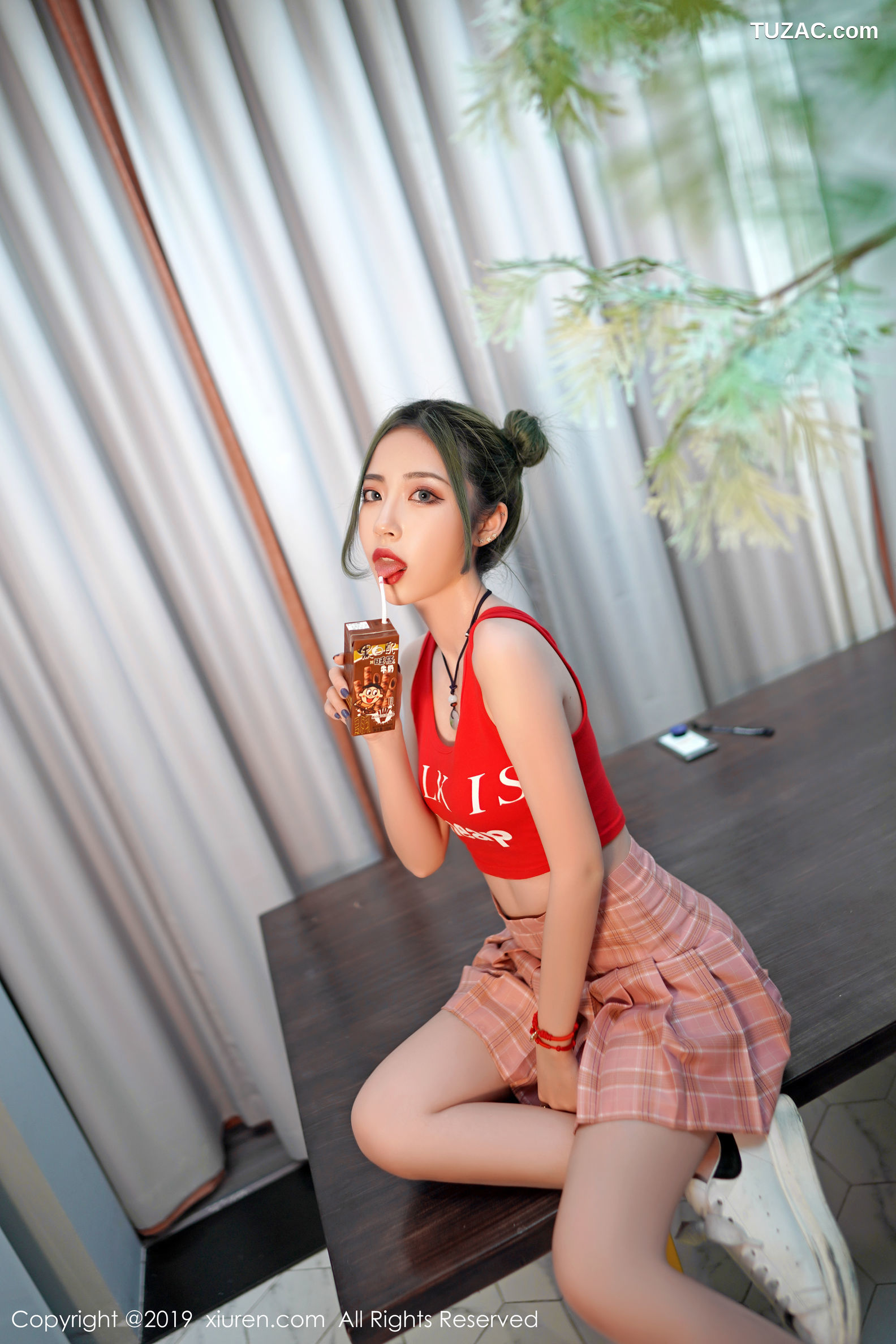 XiuRen秀人网-1550-贾诗晗-《拥有清秀的容颜与曼妙的身材》-2019.07.16